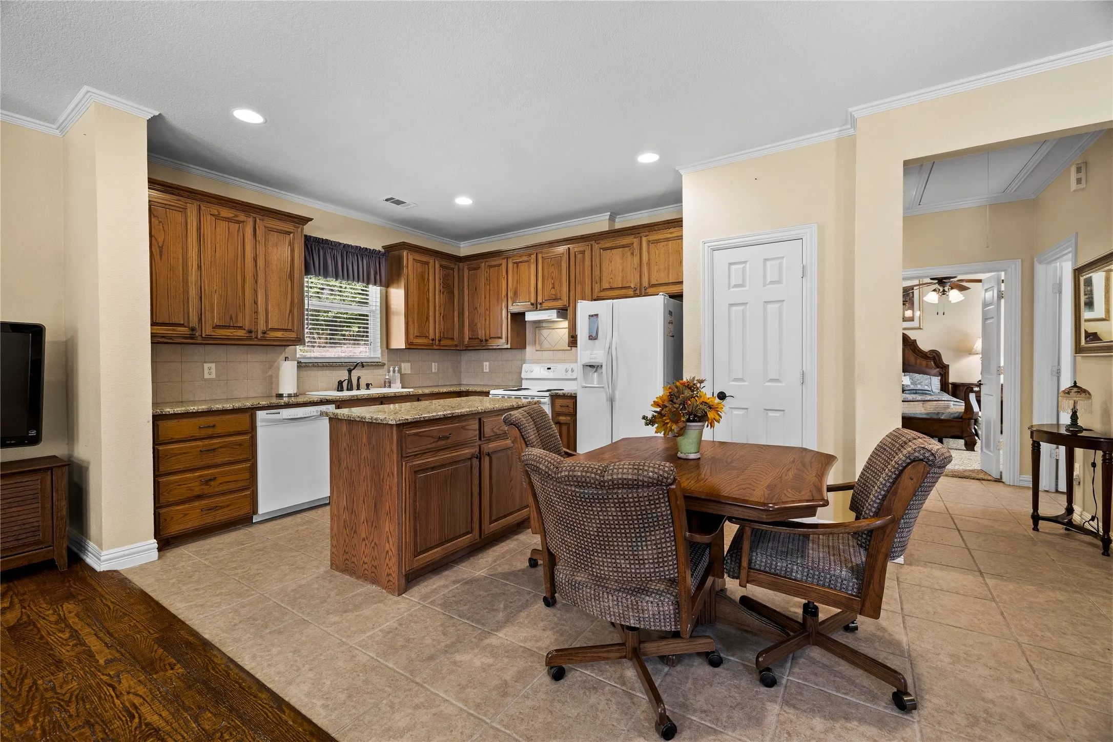 Single Family Residence For Sale in Henderson County , 8597 Fallow Run, Larue, Texas 75770, 3 Bedroom, 3 Bathroom, 2 Garage spaces, 3,857 Sqft, built in 2005, Price $899,000, mls#21284025, Real Estate Agent in Larue, Homes For Sale in Henderson county, Homes For Sale in Larue, Realtor in Larue Texas, Real Estate Brokerage Independent Realty Texas, Luminita Cordes Realtor