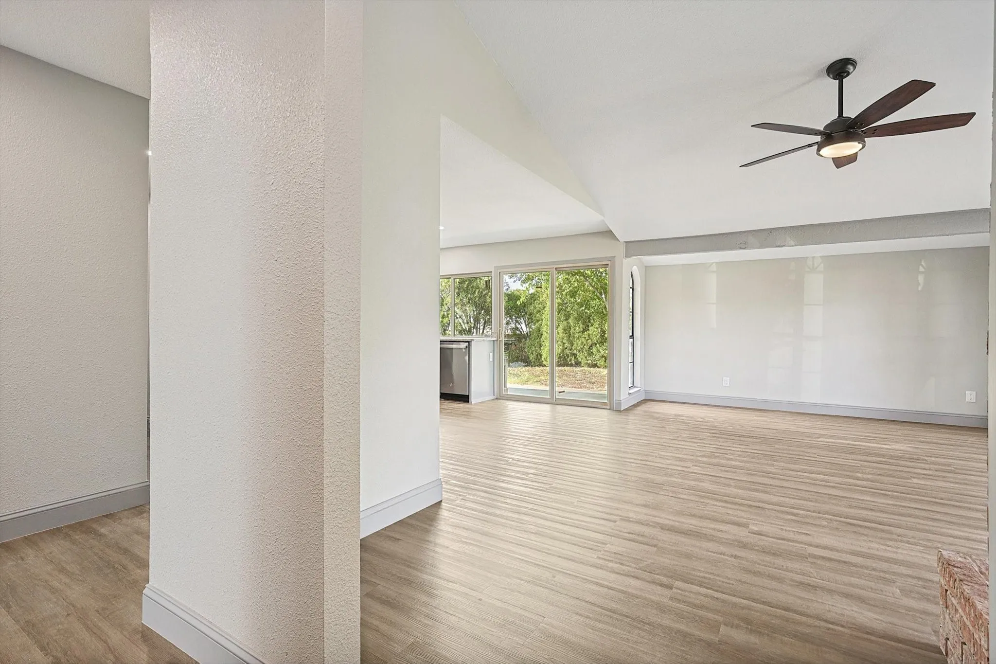 Single Family Residence For Rent in Denton County , 2903 Winterberry Drive, Carrollton, Texas 75007, 3 Bedrooms, 2 Bathrooms, 2 Garage spaces, 1,514 Sqft, built in 1977, Price $2,800, mls#21284899, Real Estate Agent in Carrollton, Homes For Rent in Denton county, Homes For Rent in Carrollton, Realtor in Carrollton Texas, Real Estate Brokerage Independent Realty Texas, Luminita Cordes Realtor