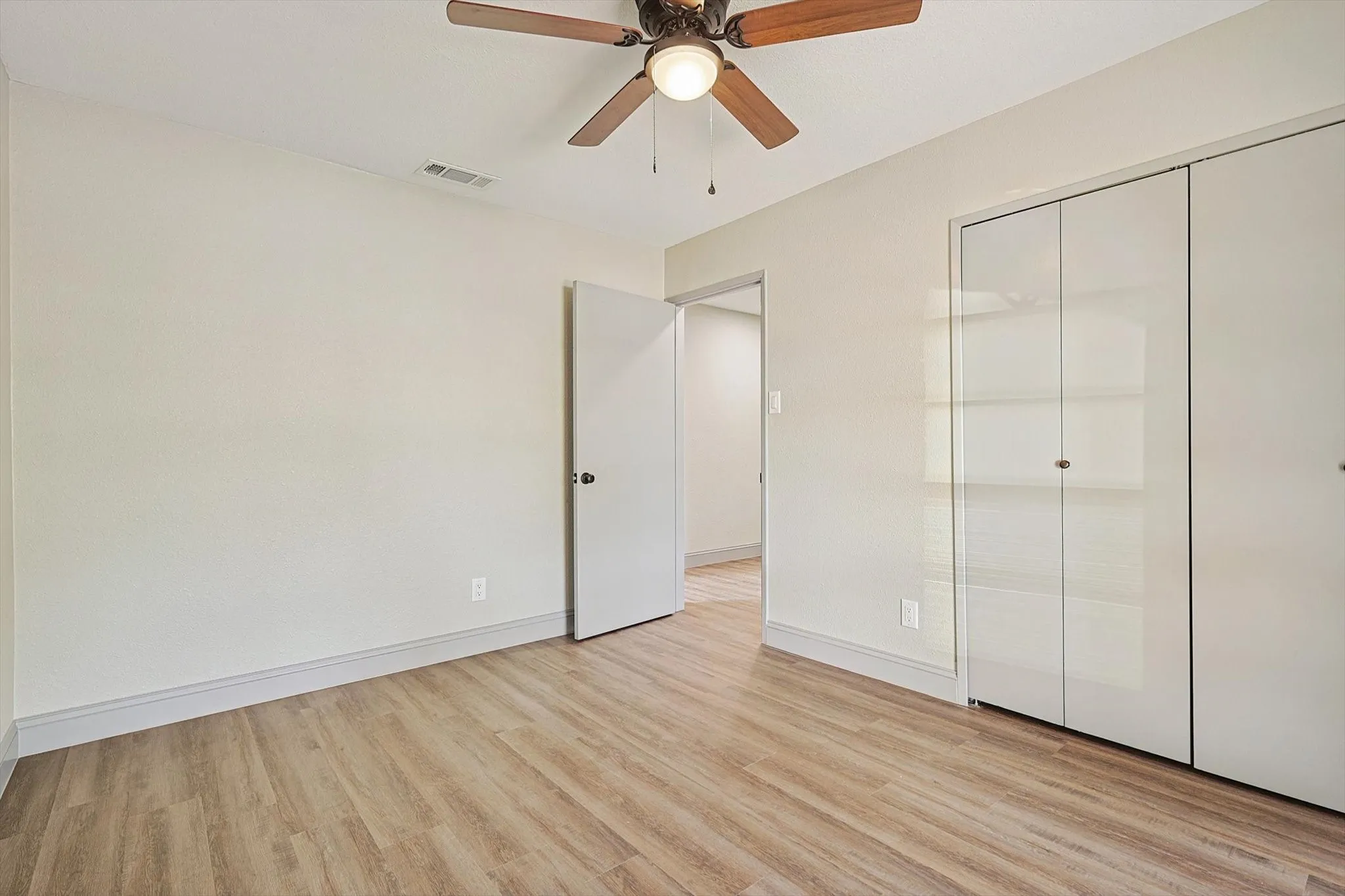 Single Family Residence For Rent in Denton County , 2903 Winterberry Drive, Carrollton, Texas 75007, 3 Bedrooms, 2 Bathrooms, 2 Garage spaces, 1,514 Sqft, built in 1977, Price $2,800, mls#21284899, Real Estate Agent in Carrollton, Homes For Rent in Denton county, Homes For Rent in Carrollton, Realtor in Carrollton Texas, Real Estate Brokerage Independent Realty Texas, Luminita Cordes Realtor