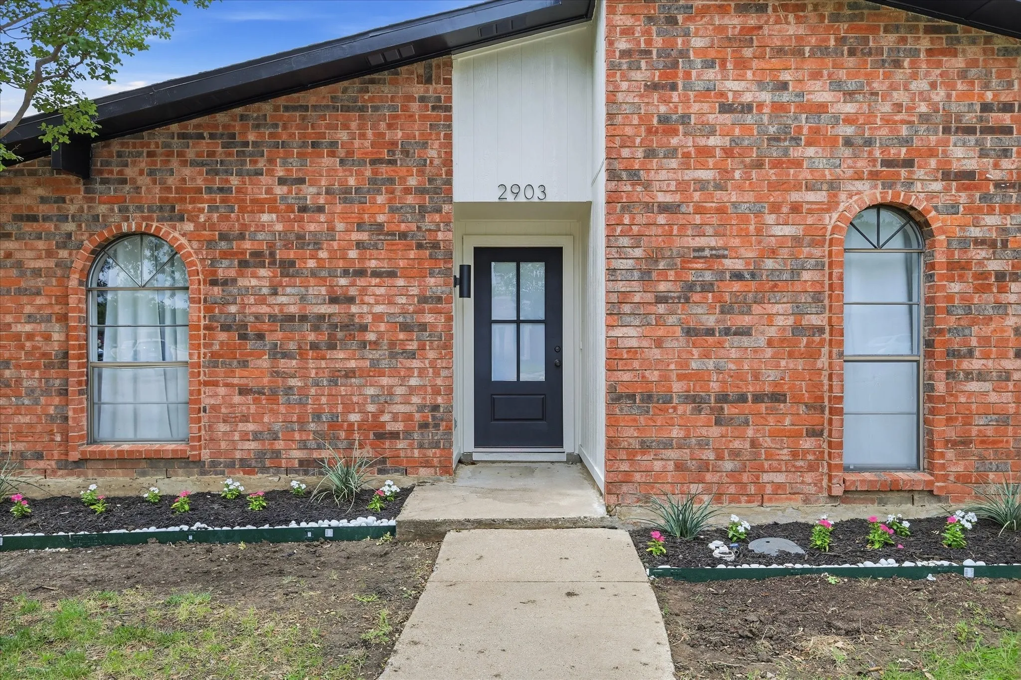 Single Family Residence For Rent in Denton County , 2903 Winterberry Drive, Carrollton, Texas 75007, 3 Bedrooms, 2 Bathrooms, 2 Garage spaces, 1,514 Sqft, built in 1977, Price $2,800, mls#21284899, Real Estate Agent in Carrollton, Homes For Rent in Denton county, Homes For Rent in Carrollton, Realtor in Carrollton Texas, Real Estate Brokerage Independent Realty Texas, Luminita Cordes Realtor