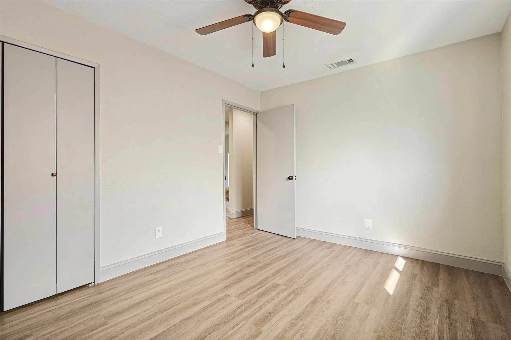 Single Family Residence For Rent in Denton County , 2903 Winterberry Drive, Carrollton, Texas 75007, 3 Bedrooms, 2 Bathrooms, 2 Garage spaces, 1,514 Sqft, built in 1977, Price $2,800, mls#21284899, Real Estate Agent in Carrollton, Homes For Rent in Denton county, Homes For Rent in Carrollton, Realtor in Carrollton Texas, Real Estate Brokerage Independent Realty Texas, Luminita Cordes Realtor