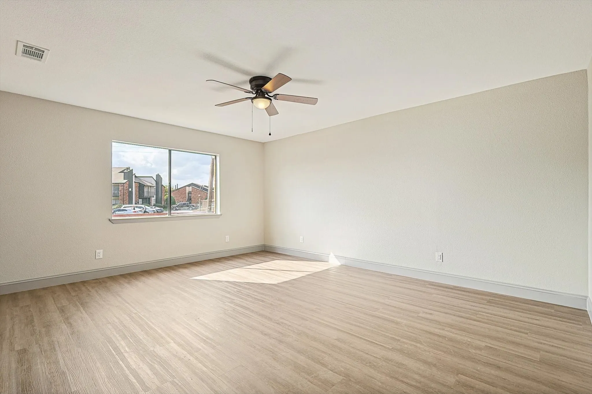 Single Family Residence For Rent in Denton County , 2903 Winterberry Drive, Carrollton, Texas 75007, 3 Bedrooms, 2 Bathrooms, 2 Garage spaces, 1,514 Sqft, built in 1977, Price $2,800, mls#21284899, Real Estate Agent in Carrollton, Homes For Rent in Denton county, Homes For Rent in Carrollton, Realtor in Carrollton Texas, Real Estate Brokerage Independent Realty Texas, Luminita Cordes Realtor