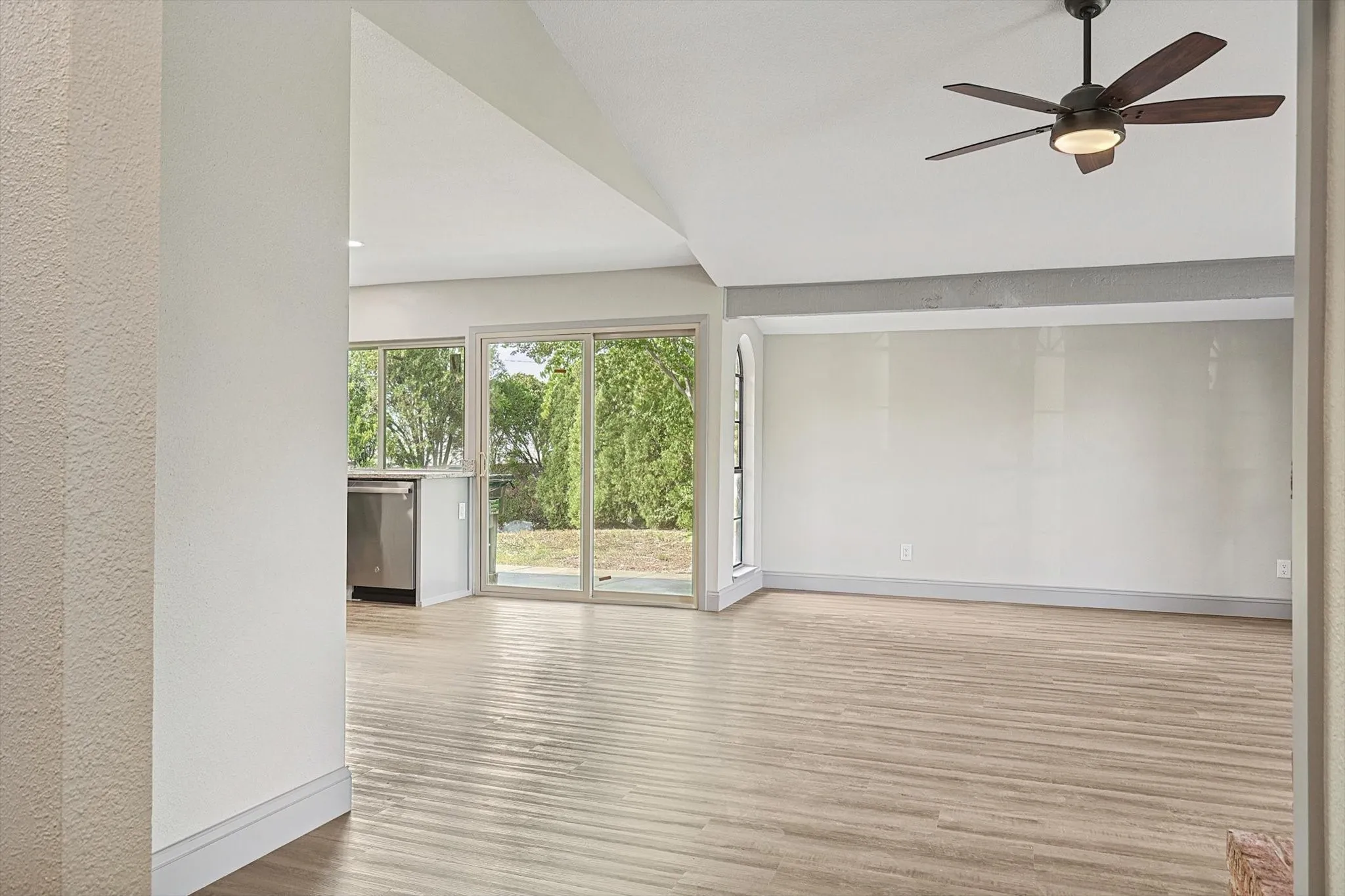 Single Family Residence For Rent in Denton County , 2903 Winterberry Drive, Carrollton, Texas 75007, 3 Bedrooms, 2 Bathrooms, 2 Garage spaces, 1,514 Sqft, built in 1977, Price $2,800, mls#21284899, Real Estate Agent in Carrollton, Homes For Rent in Denton county, Homes For Rent in Carrollton, Realtor in Carrollton Texas, Real Estate Brokerage Independent Realty Texas, Luminita Cordes Realtor
