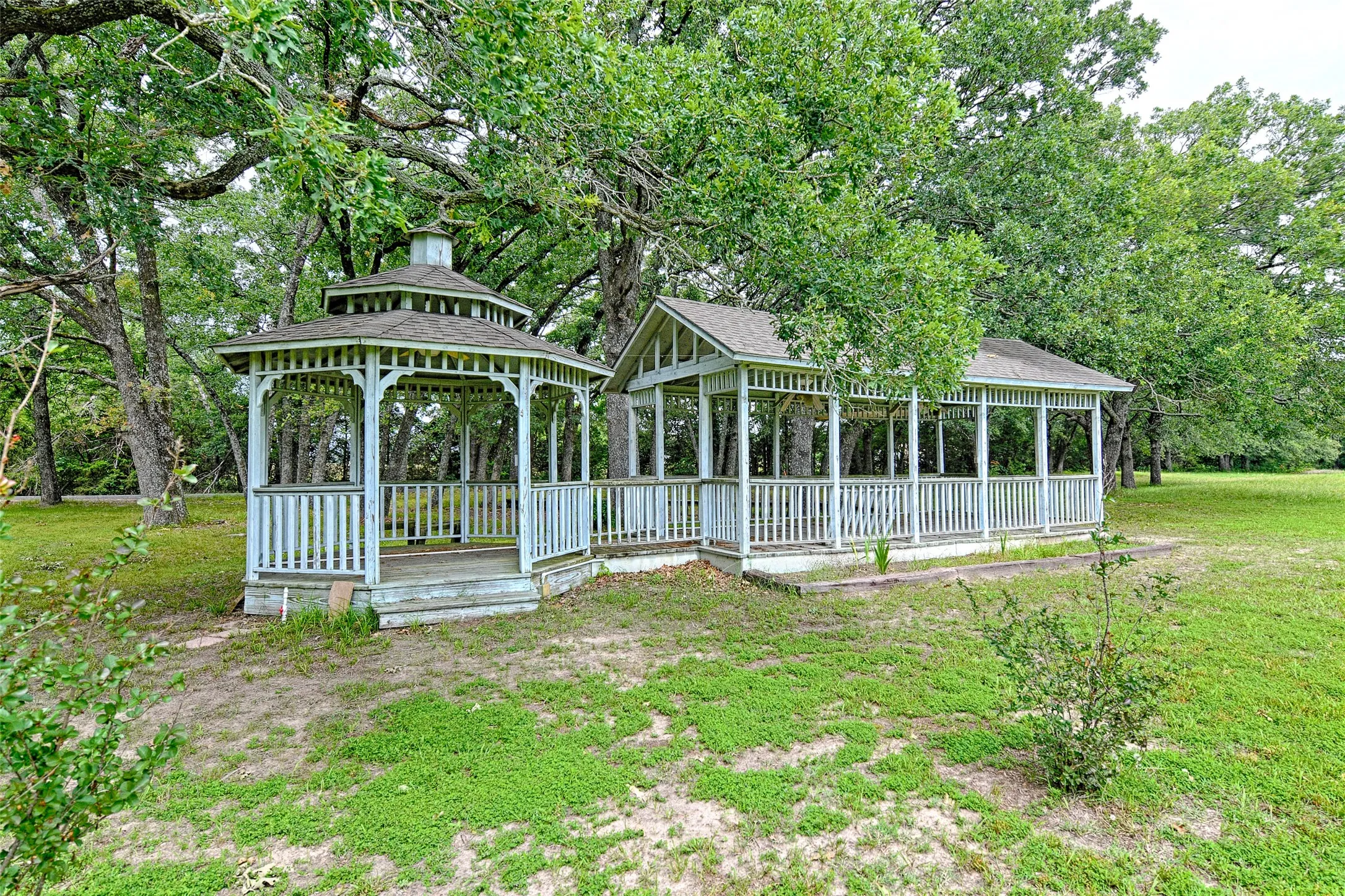 Single Family Residence For Sale in Hunt County , 4082 Tracy Lane, Greenville, Texas 75402, 4 Bedroom, 3 Bathroom, 2 Garage spaces, 3,236 Sqft, built in 2004, mls#21280434, Real Estate Agent in Greenville, Homes For Sale in Hunt county, Homes For Sale in Greenville, Realtor in Greenville Texas, Real Estate Brokerage Independent Realty Texas, Luminita Cordes Realtor