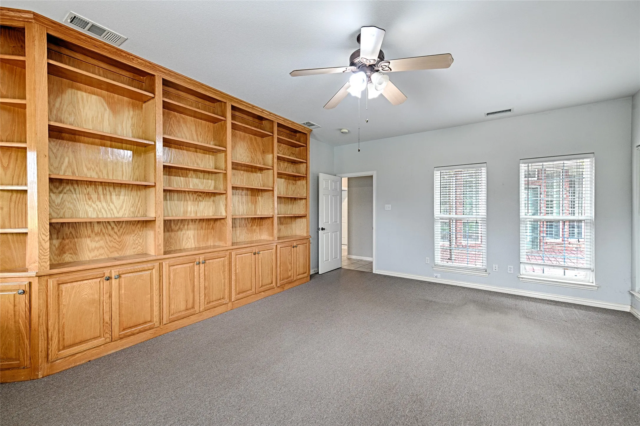Single Family Residence For Sale in Hunt County , 4082 Tracy Lane, Greenville, Texas 75402, 4 Bedroom, 3 Bathroom, 2 Garage spaces, 3,236 Sqft, built in 2004, mls#21280434, Real Estate Agent in Greenville, Homes For Sale in Hunt county, Homes For Sale in Greenville, Realtor in Greenville Texas, Real Estate Brokerage Independent Realty Texas, Luminita Cordes Realtor