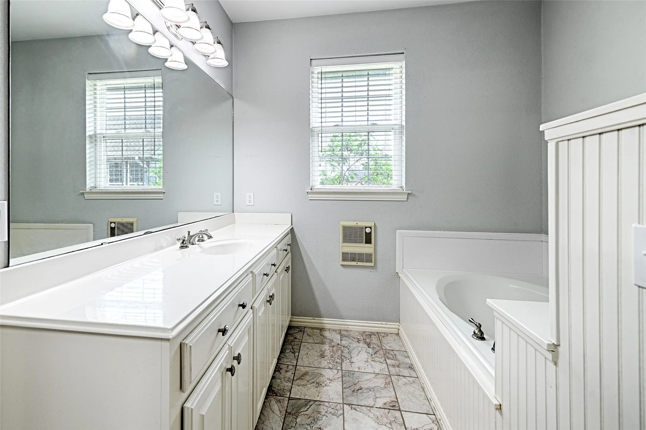 Single Family Residence For Sale in Hunt County , 4082 Tracy Lane, Greenville, Texas 75402, 4 Bedroom, 3 Bathroom, 2 Garage spaces, 3,236 Sqft, built in 2004, mls#21280434, Real Estate Agent in Greenville, Homes For Sale in Hunt county, Homes For Sale in Greenville, Realtor in Greenville Texas, Real Estate Brokerage Independent Realty Texas, Luminita Cordes Realtor