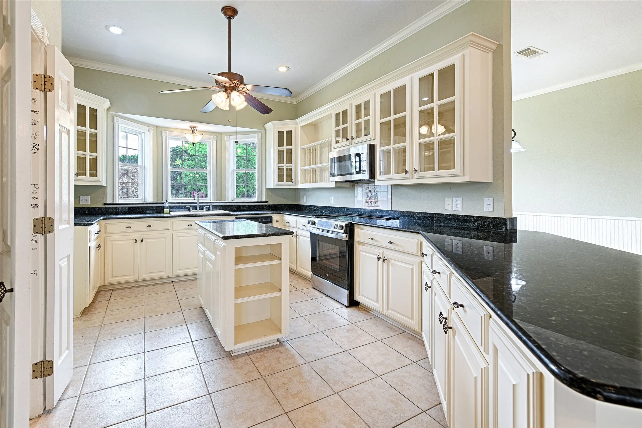 Single Family Residence For Sale in Hunt County , 4082 Tracy Lane, Greenville, Texas 75402, 4 Bedroom, 3 Bathroom, 2 Garage spaces, 3,236 Sqft, built in 2004, mls#21280434, Real Estate Agent in Greenville, Homes For Sale in Hunt county, Homes For Sale in Greenville, Realtor in Greenville Texas, Real Estate Brokerage Independent Realty Texas, Luminita Cordes Realtor