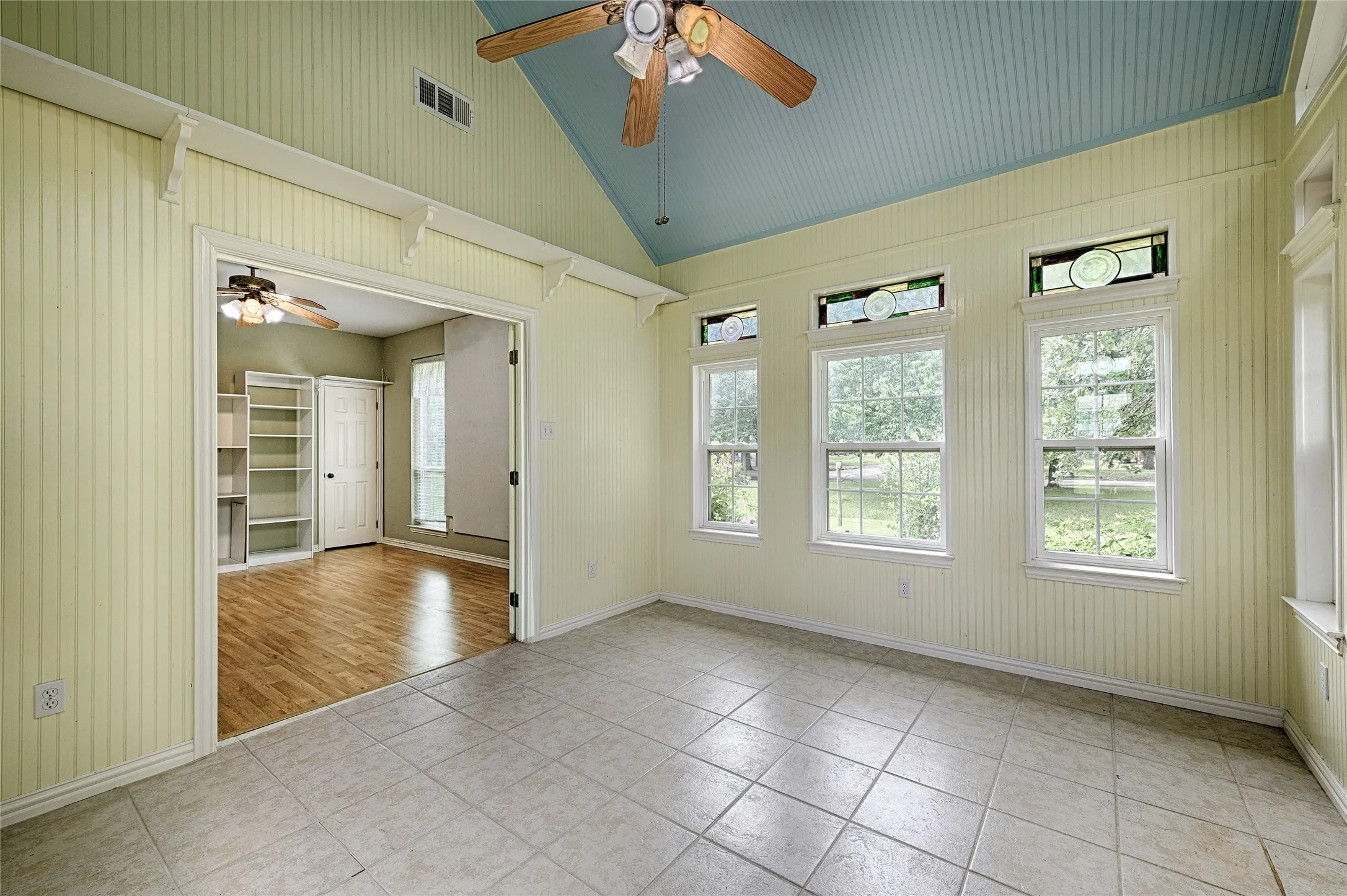 Single Family Residence For Sale in Hunt County , 4082 Tracy Lane, Greenville, Texas 75402, 4 Bedroom, 3 Bathroom, 2 Garage spaces, 3,236 Sqft, built in 2004, mls#21280434, Real Estate Agent in Greenville, Homes For Sale in Hunt county, Homes For Sale in Greenville, Realtor in Greenville Texas, Real Estate Brokerage Independent Realty Texas, Luminita Cordes Realtor