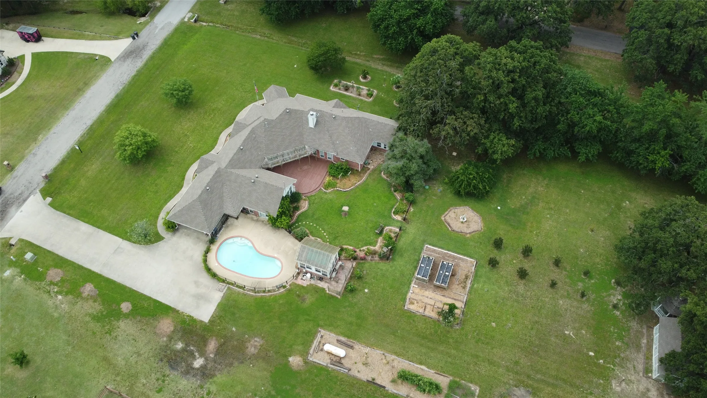 Single Family Residence For Sale in Hunt County , 4082 Tracy Lane, Greenville, Texas 75402, 4 Bedroom, 3 Bathroom, 2 Garage spaces, 3,236 Sqft, built in 2004, mls#21280434, Real Estate Agent in Greenville, Homes For Sale in Hunt county, Homes For Sale in Greenville, Realtor in Greenville Texas, Real Estate Brokerage Independent Realty Texas, Luminita Cordes Realtor