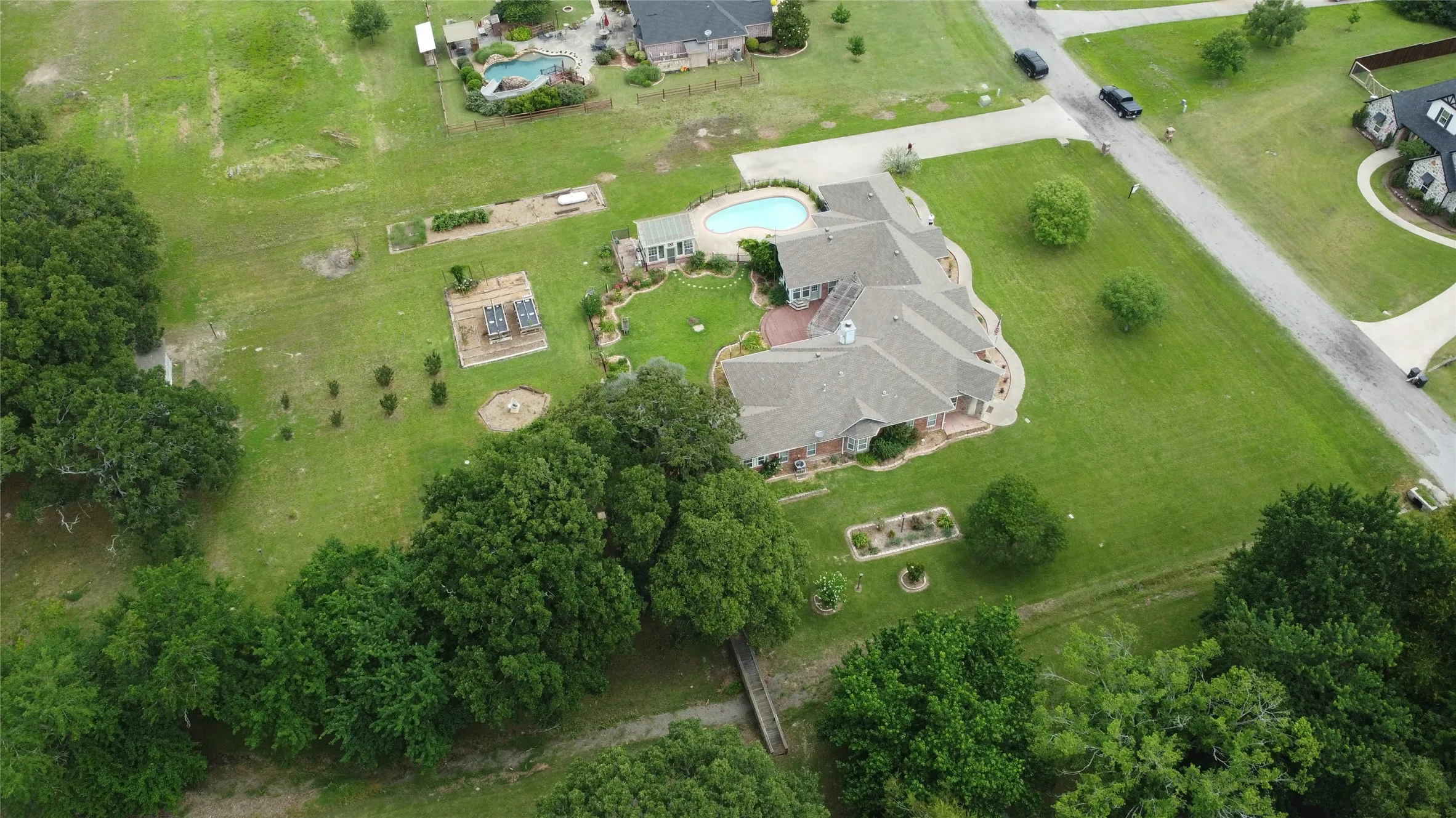 Single Family Residence For Sale in Hunt County , 4082 Tracy Lane, Greenville, Texas 75402, 4 Bedroom, 3 Bathroom, 2 Garage spaces, 3,236 Sqft, built in 2004, mls#21280434, Real Estate Agent in Greenville, Homes For Sale in Hunt county, Homes For Sale in Greenville, Realtor in Greenville Texas, Real Estate Brokerage Independent Realty Texas, Luminita Cordes Realtor