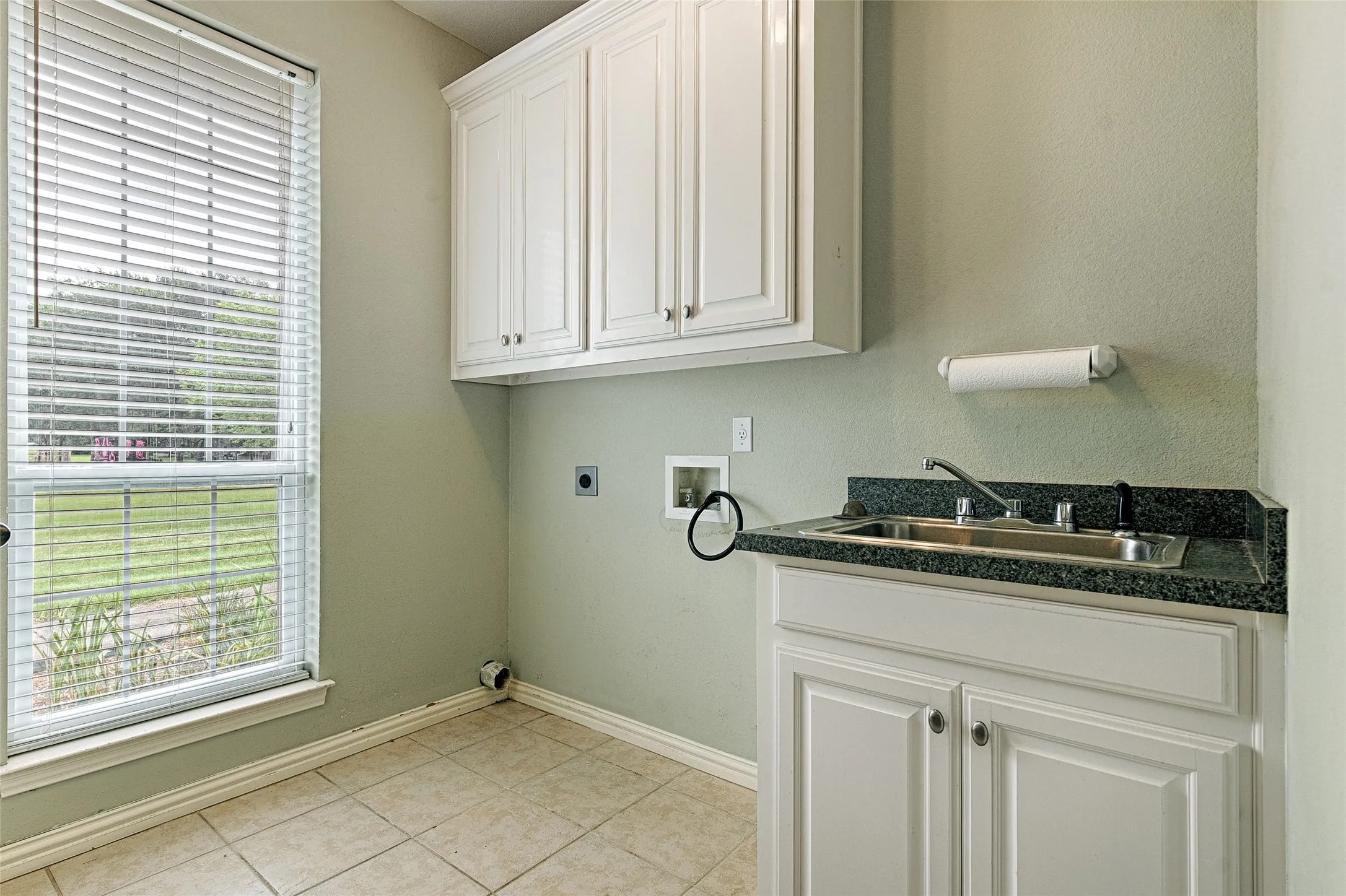 Single Family Residence For Sale in Hunt County , 4082 Tracy Lane, Greenville, Texas 75402, 4 Bedroom, 3 Bathroom, 2 Garage spaces, 3,236 Sqft, built in 2004, mls#21280434, Real Estate Agent in Greenville, Homes For Sale in Hunt county, Homes For Sale in Greenville, Realtor in Greenville Texas, Real Estate Brokerage Independent Realty Texas, Luminita Cordes Realtor