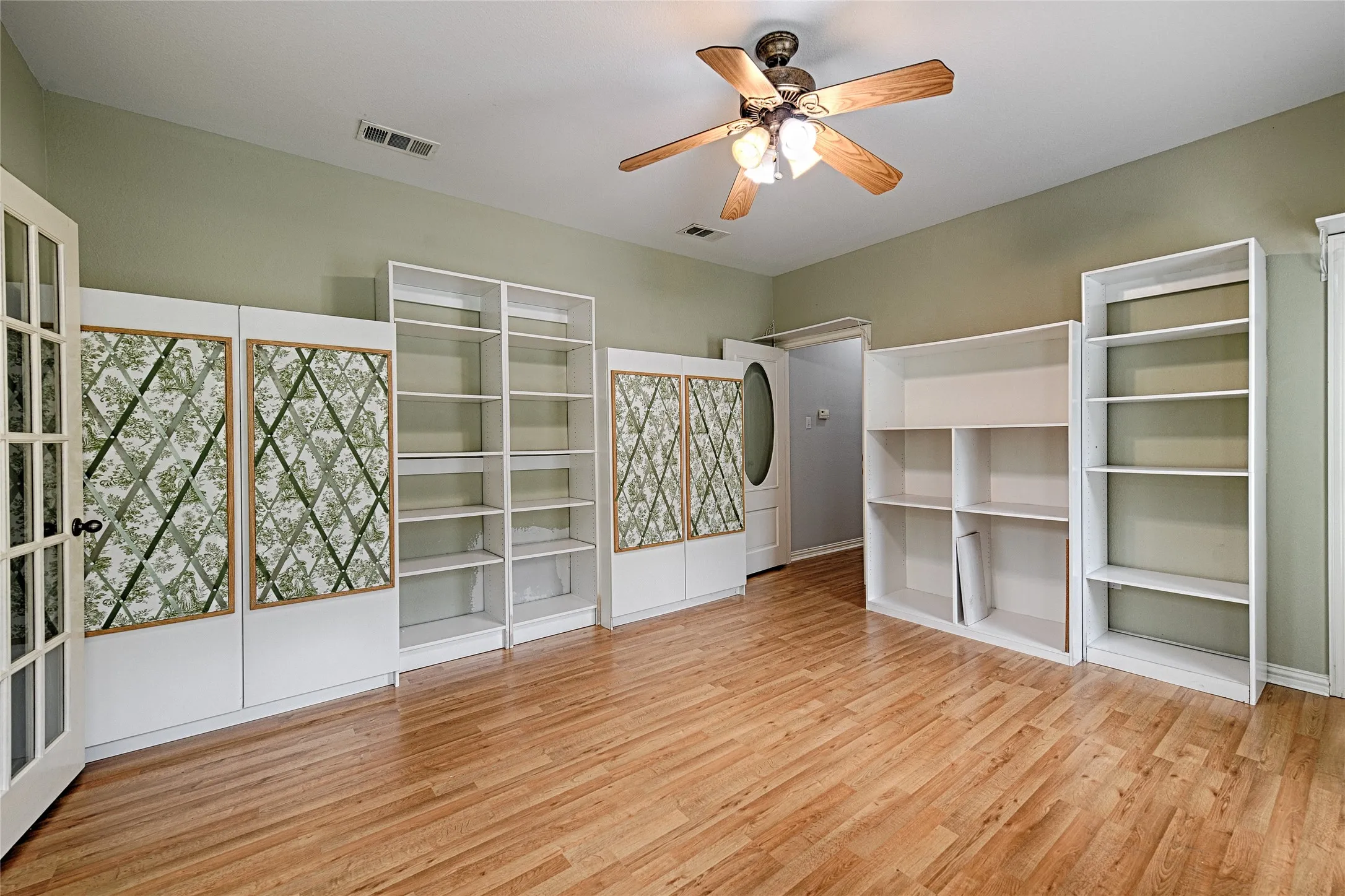 Single Family Residence For Sale in Hunt County , 4082 Tracy Lane, Greenville, Texas 75402, 4 Bedroom, 3 Bathroom, 2 Garage spaces, 3,236 Sqft, built in 2004, mls#21280434, Real Estate Agent in Greenville, Homes For Sale in Hunt county, Homes For Sale in Greenville, Realtor in Greenville Texas, Real Estate Brokerage Independent Realty Texas, Luminita Cordes Realtor
