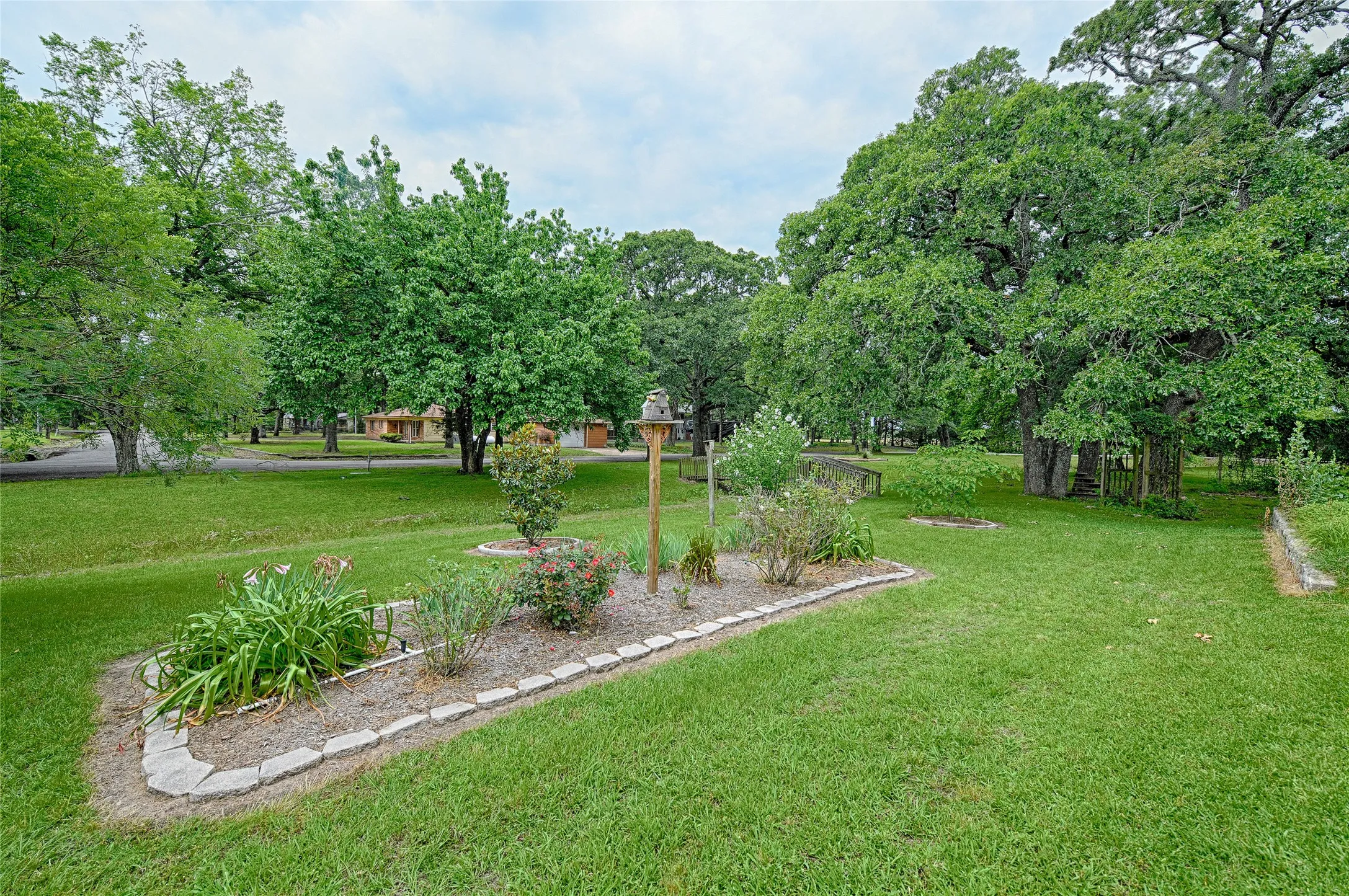 Single Family Residence For Sale in Hunt County , 4082 Tracy Lane, Greenville, Texas 75402, 4 Bedroom, 3 Bathroom, 2 Garage spaces, 3,236 Sqft, built in 2004, mls#21280434, Real Estate Agent in Greenville, Homes For Sale in Hunt county, Homes For Sale in Greenville, Realtor in Greenville Texas, Real Estate Brokerage Independent Realty Texas, Luminita Cordes Realtor