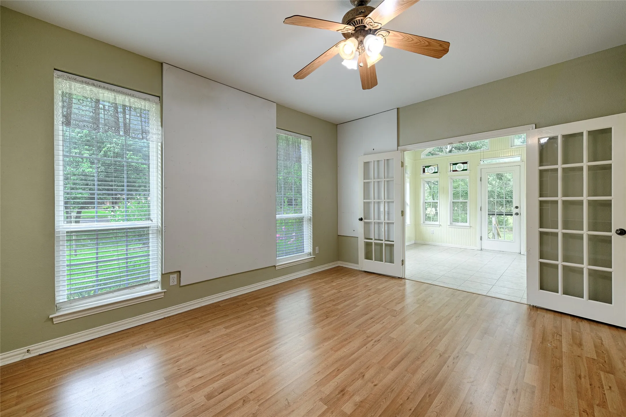 Single Family Residence For Sale in Hunt County , 4082 Tracy Lane, Greenville, Texas 75402, 4 Bedroom, 3 Bathroom, 2 Garage spaces, 3,236 Sqft, built in 2004, mls#21280434, Real Estate Agent in Greenville, Homes For Sale in Hunt county, Homes For Sale in Greenville, Realtor in Greenville Texas, Real Estate Brokerage Independent Realty Texas, Luminita Cordes Realtor