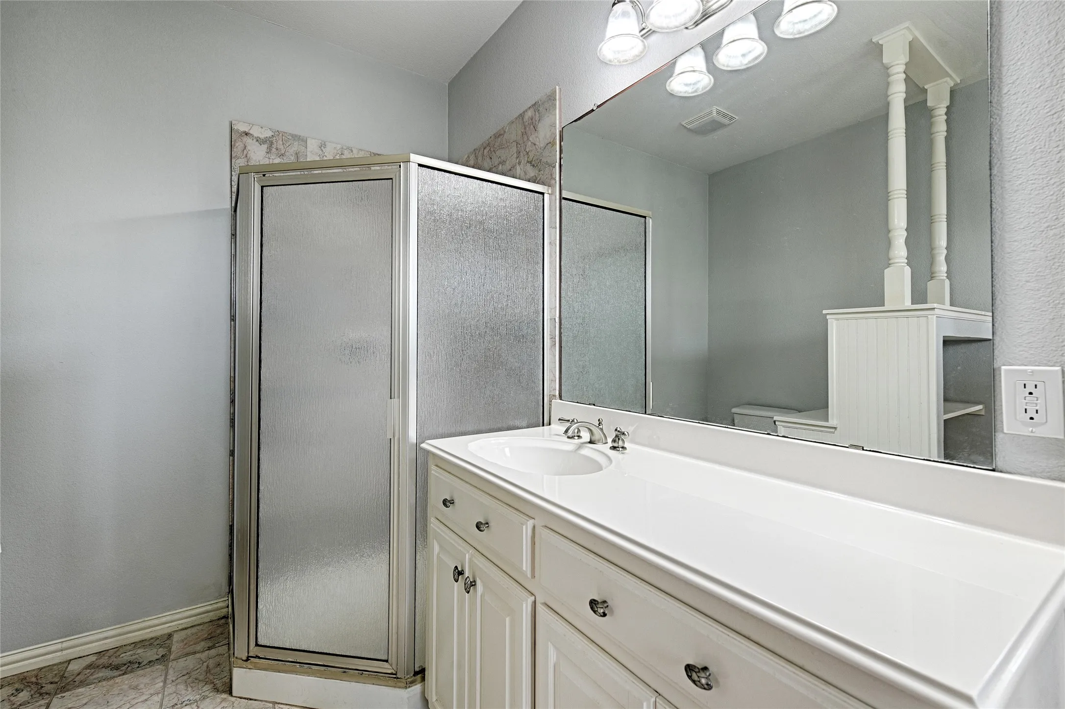 Single Family Residence For Sale in Hunt County , 4082 Tracy Lane, Greenville, Texas 75402, 4 Bedroom, 3 Bathroom, 2 Garage spaces, 3,236 Sqft, built in 2004, mls#21280434, Real Estate Agent in Greenville, Homes For Sale in Hunt county, Homes For Sale in Greenville, Realtor in Greenville Texas, Real Estate Brokerage Independent Realty Texas, Luminita Cordes Realtor