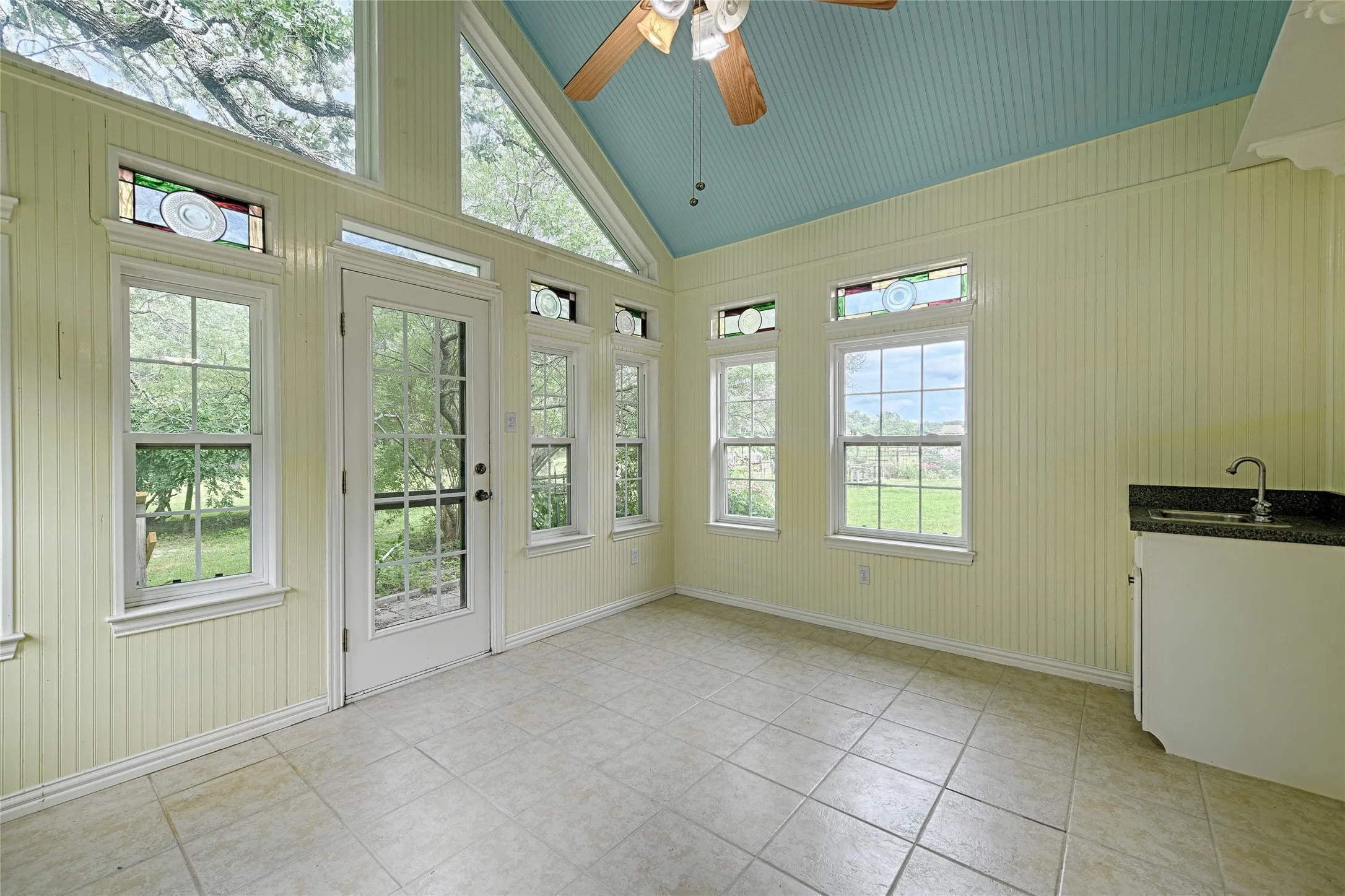 Single Family Residence For Sale in Hunt County , 4082 Tracy Lane, Greenville, Texas 75402, 4 Bedroom, 3 Bathroom, 2 Garage spaces, 3,236 Sqft, built in 2004, mls#21280434, Real Estate Agent in Greenville, Homes For Sale in Hunt county, Homes For Sale in Greenville, Realtor in Greenville Texas, Real Estate Brokerage Independent Realty Texas, Luminita Cordes Realtor