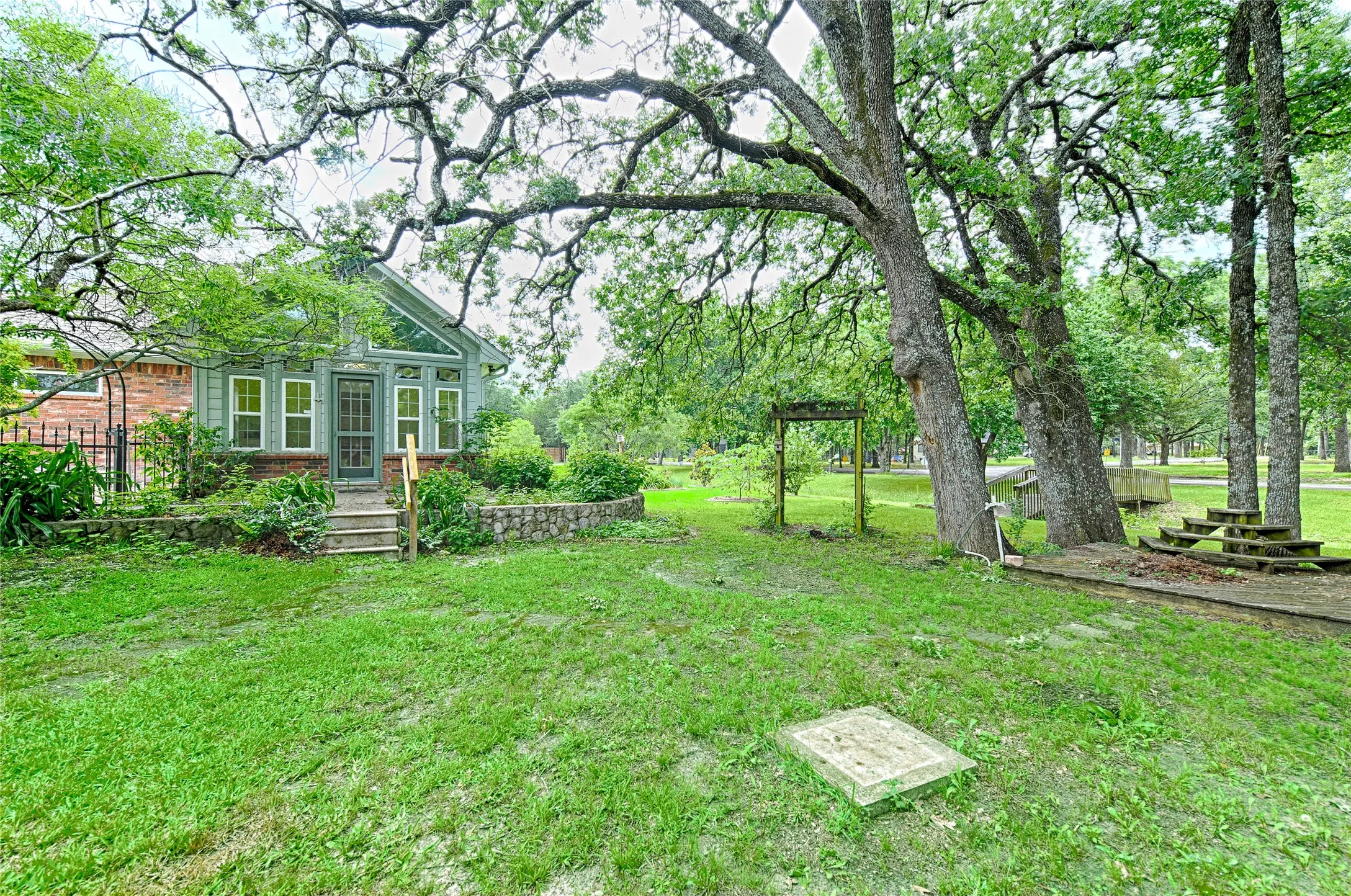Single Family Residence For Sale in Hunt County , 4082 Tracy Lane, Greenville, Texas 75402, 4 Bedroom, 3 Bathroom, 2 Garage spaces, 3,236 Sqft, built in 2004, mls#21280434, Real Estate Agent in Greenville, Homes For Sale in Hunt county, Homes For Sale in Greenville, Realtor in Greenville Texas, Real Estate Brokerage Independent Realty Texas, Luminita Cordes Realtor