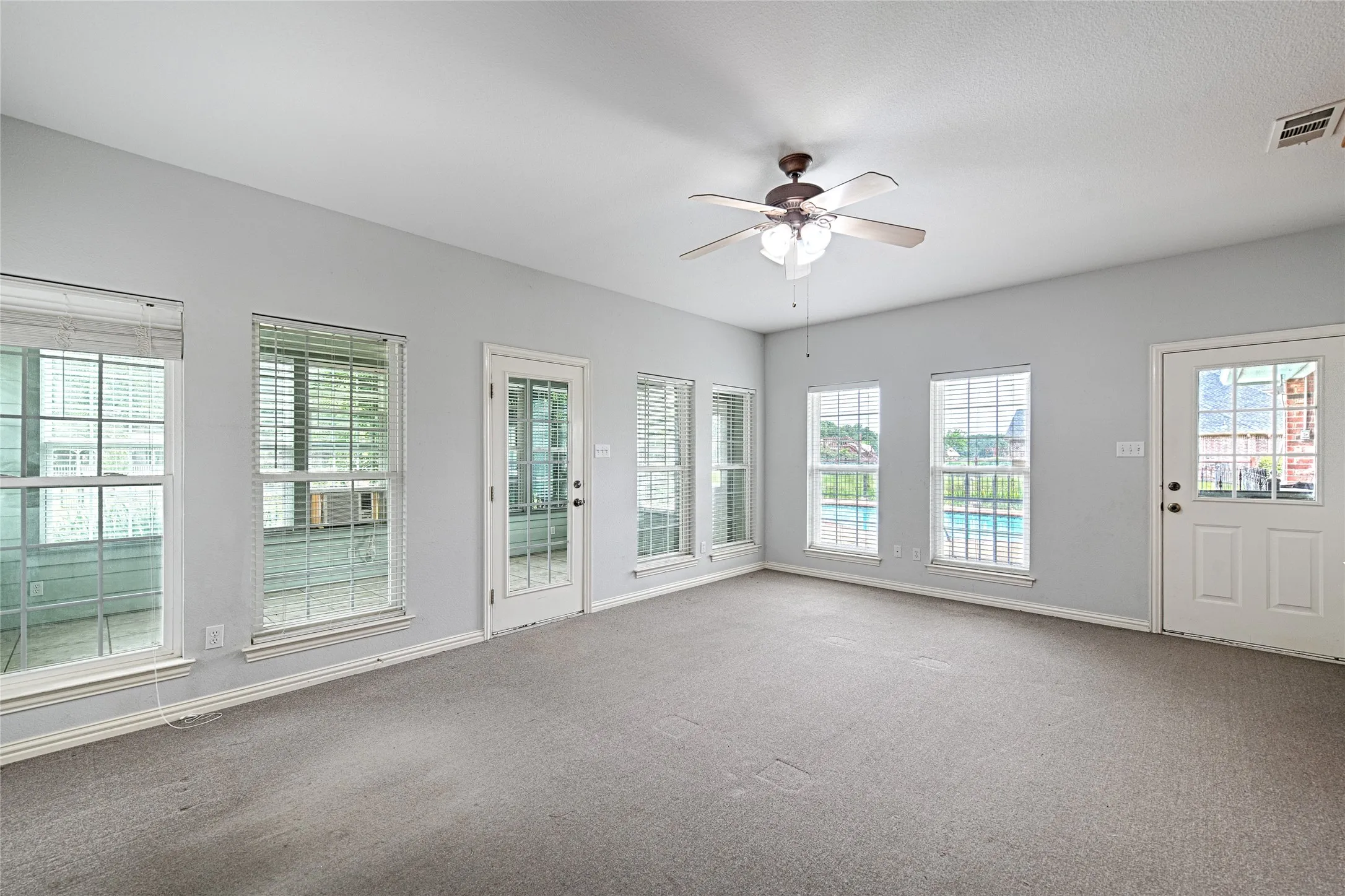 Single Family Residence For Sale in Hunt County , 4082 Tracy Lane, Greenville, Texas 75402, 4 Bedroom, 3 Bathroom, 2 Garage spaces, 3,236 Sqft, built in 2004, mls#21280434, Real Estate Agent in Greenville, Homes For Sale in Hunt county, Homes For Sale in Greenville, Realtor in Greenville Texas, Real Estate Brokerage Independent Realty Texas, Luminita Cordes Realtor