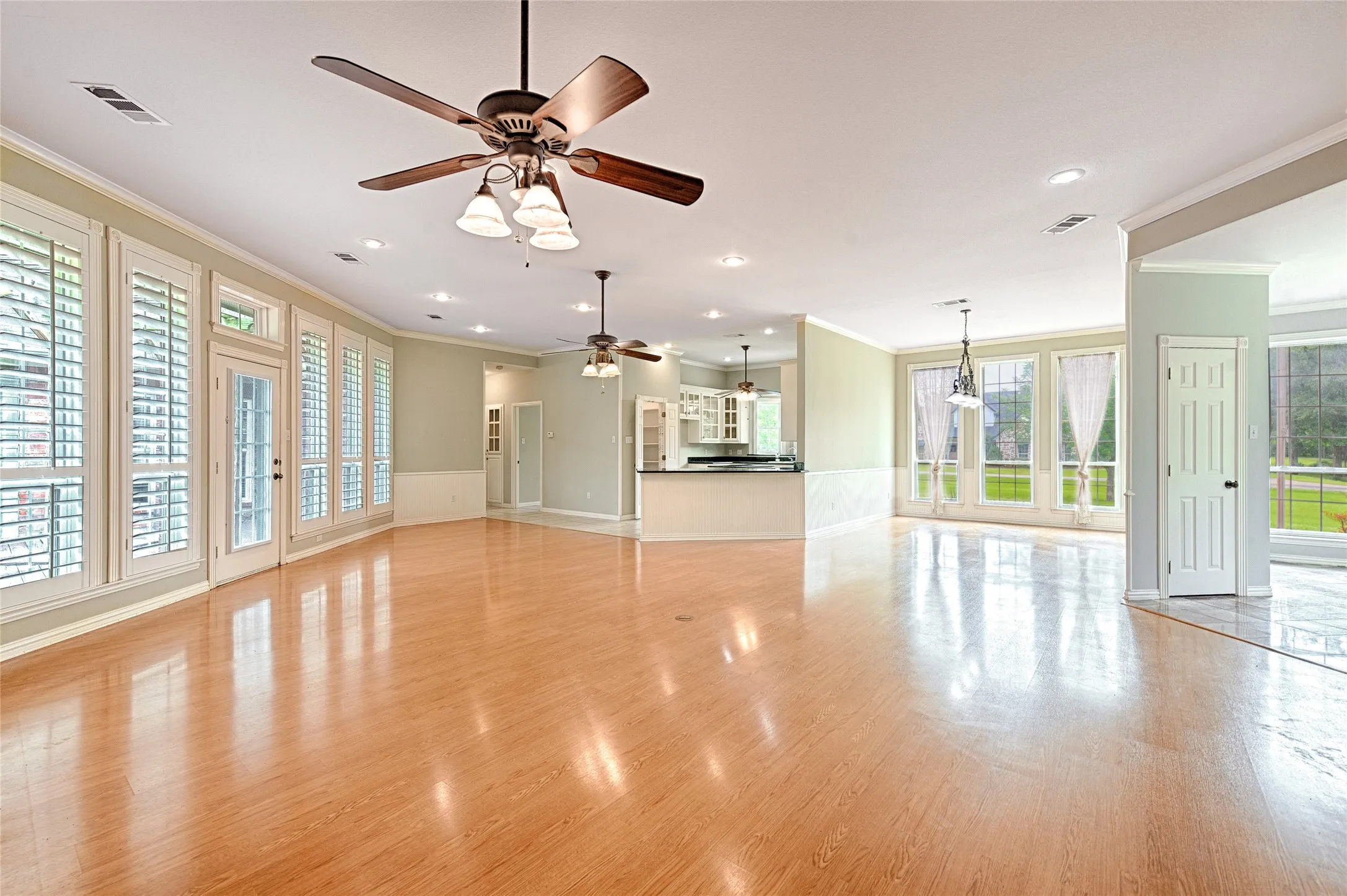 Single Family Residence For Sale in Hunt County , 4082 Tracy Lane, Greenville, Texas 75402, 4 Bedroom, 3 Bathroom, 2 Garage spaces, 3,236 Sqft, built in 2004, mls#21280434, Real Estate Agent in Greenville, Homes For Sale in Hunt county, Homes For Sale in Greenville, Realtor in Greenville Texas, Real Estate Brokerage Independent Realty Texas, Luminita Cordes Realtor