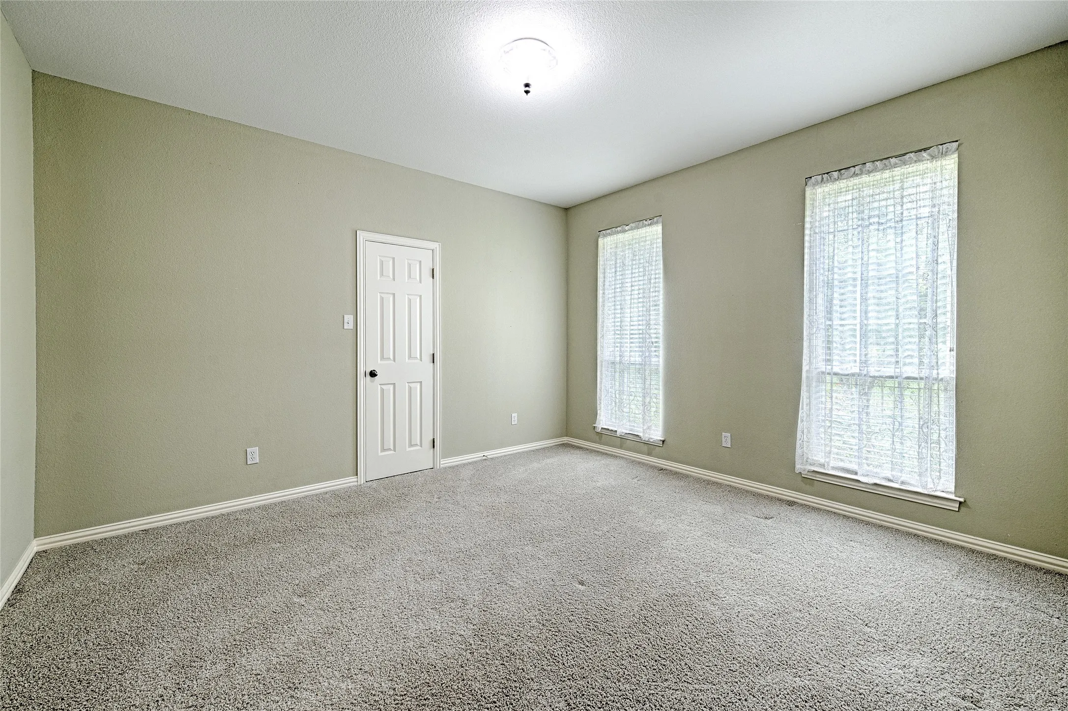 Single Family Residence For Sale in Hunt County , 4082 Tracy Lane, Greenville, Texas 75402, 4 Bedroom, 3 Bathroom, 2 Garage spaces, 3,236 Sqft, built in 2004, mls#21280434, Real Estate Agent in Greenville, Homes For Sale in Hunt county, Homes For Sale in Greenville, Realtor in Greenville Texas, Real Estate Brokerage Independent Realty Texas, Luminita Cordes Realtor
