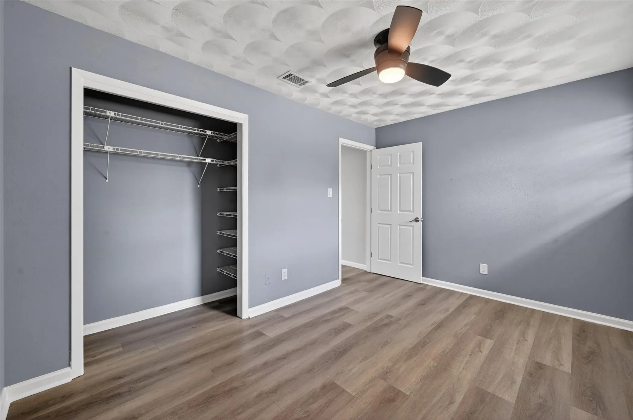 Single Family Residence For Sale in Dallas County , 3625 Parader Court, Dallas, Texas 75228, 4 Bedroom, 3 Bathroom, 2 Garage spaces, 2,189 Sqft, built in 1965, Price $379,990, mls#21280606, Real Estate Agent in Dallas, Homes For Sale in Dallas county, Homes For Sale in Dallas, Realtor in Dallas Texas, Real Estate Brokerage Independent Realty Texas, Luminita Cordes Realtor