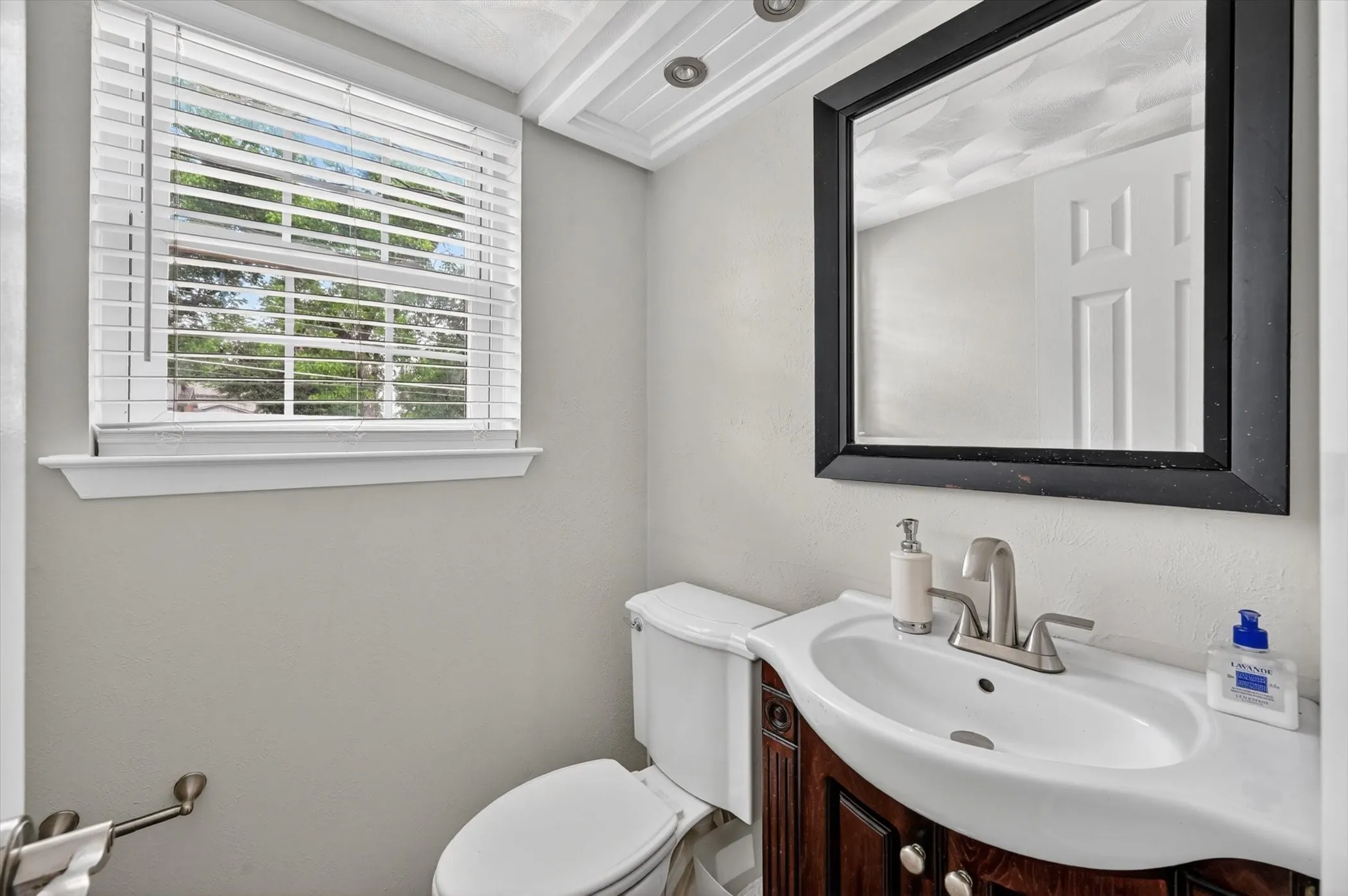 Single Family Residence For Sale in Dallas County , 3625 Parader Court, Dallas, Texas 75228, 4 Bedroom, 3 Bathroom, 2 Garage spaces, 2,189 Sqft, built in 1965, Price $379,990, mls#21280606, Real Estate Agent in Dallas, Homes For Sale in Dallas county, Homes For Sale in Dallas, Realtor in Dallas Texas, Real Estate Brokerage Independent Realty Texas, Luminita Cordes Realtor