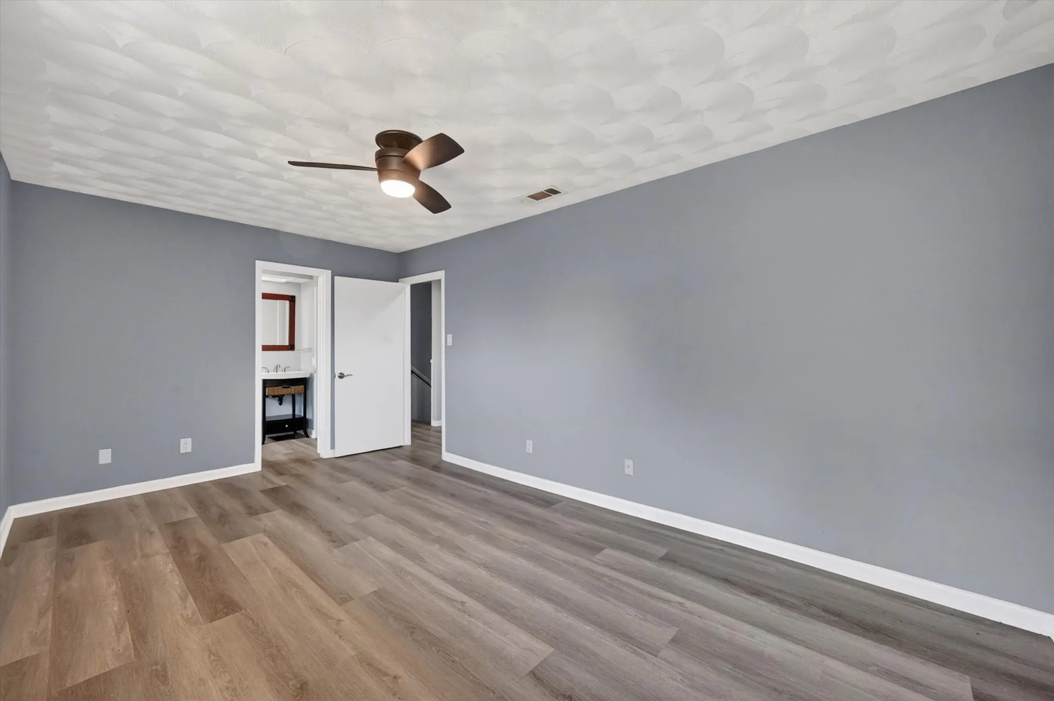 Single Family Residence For Sale in Dallas County , 3625 Parader Court, Dallas, Texas 75228, 4 Bedroom, 3 Bathroom, 2 Garage spaces, 2,189 Sqft, built in 1965, Price $379,990, mls#21280606, Real Estate Agent in Dallas, Homes For Sale in Dallas county, Homes For Sale in Dallas, Realtor in Dallas Texas, Real Estate Brokerage Independent Realty Texas, Luminita Cordes Realtor