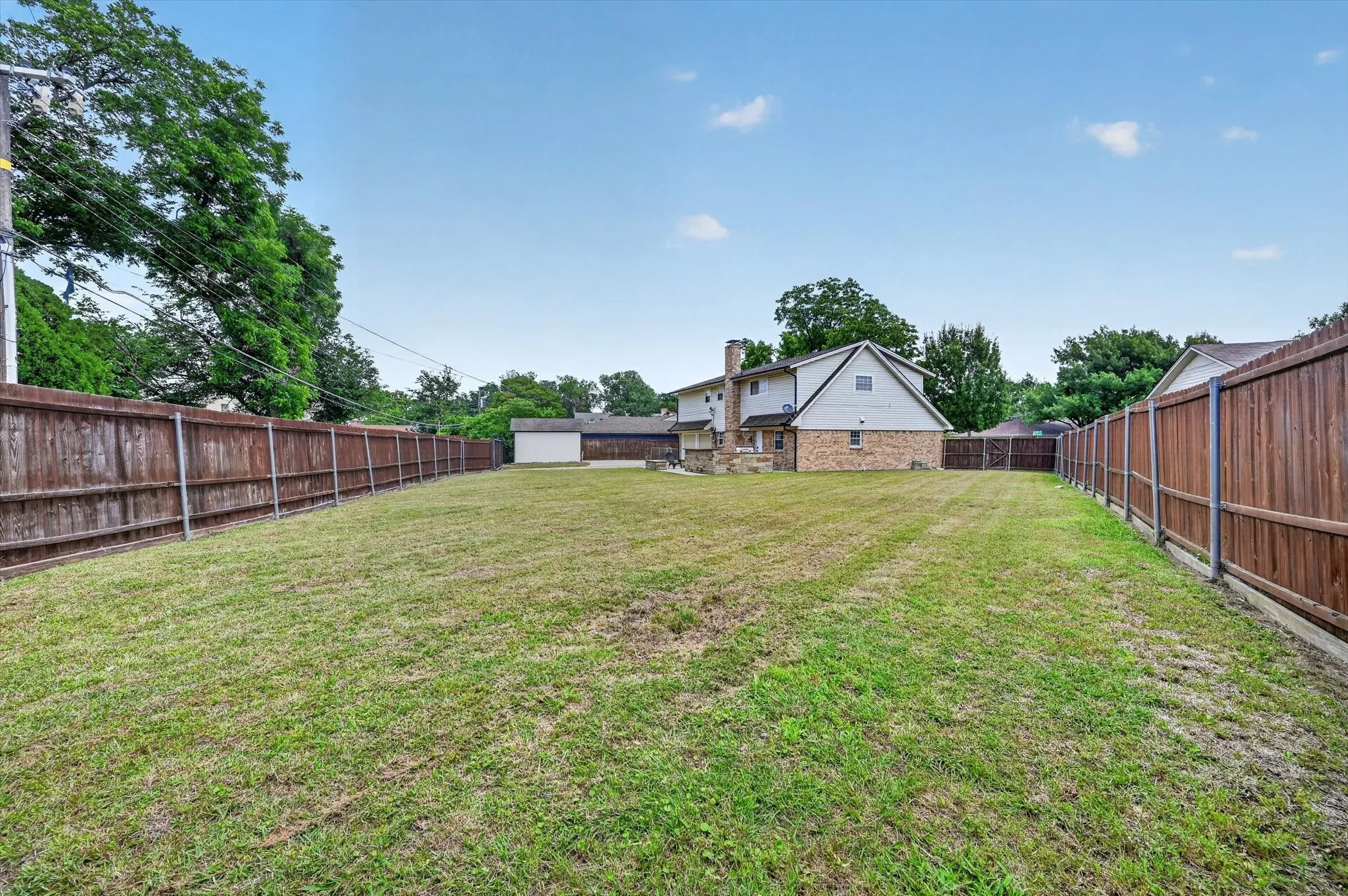 Single Family Residence For Sale in Dallas County , 3625 Parader Court, Dallas, Texas 75228, 4 Bedroom, 3 Bathroom, 2 Garage spaces, 2,189 Sqft, built in 1965, Price $379,990, mls#21280606, Real Estate Agent in Dallas, Homes For Sale in Dallas county, Homes For Sale in Dallas, Realtor in Dallas Texas, Real Estate Brokerage Independent Realty Texas, Luminita Cordes Realtor