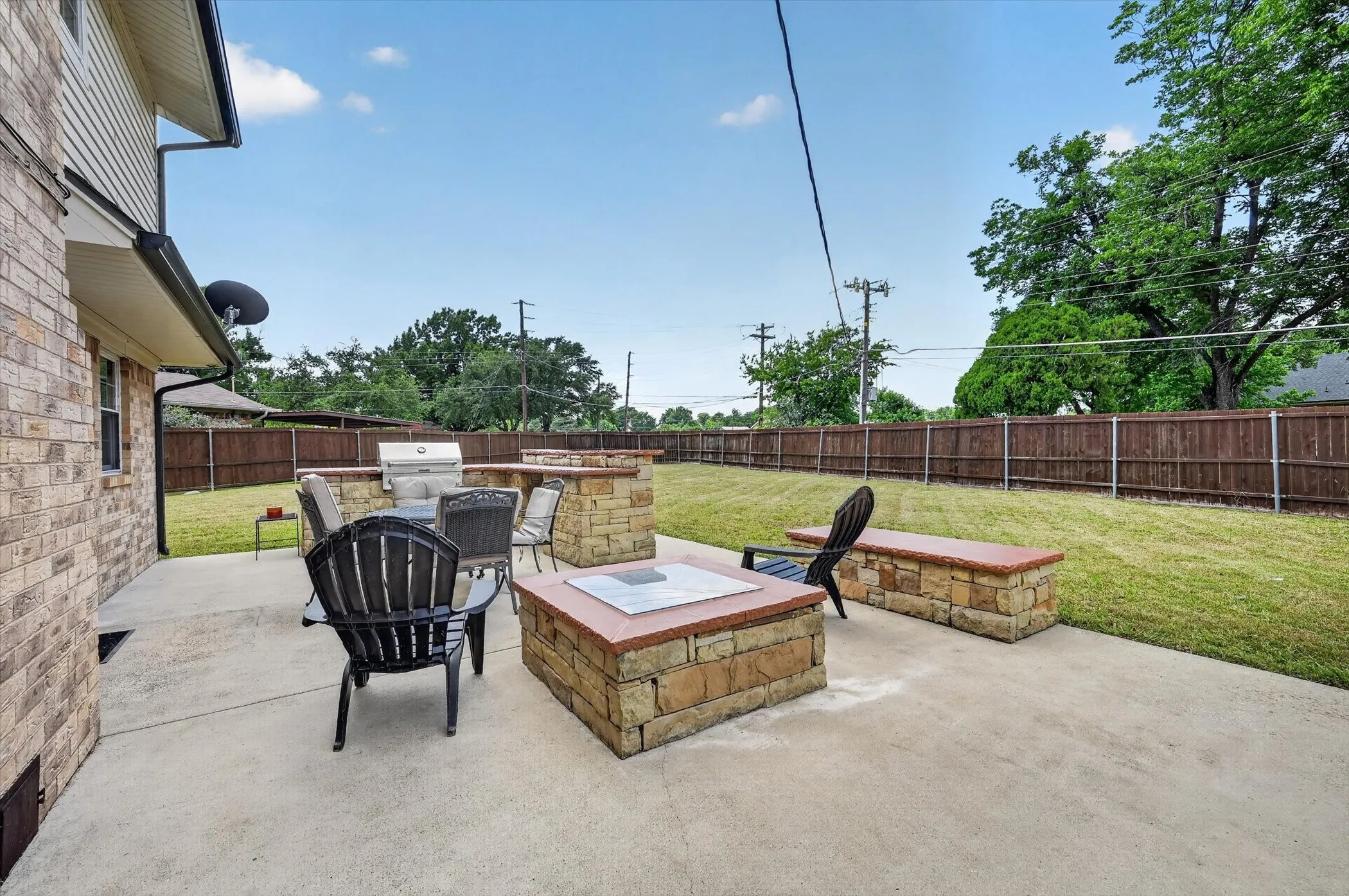Single Family Residence For Sale in Dallas County , 3625 Parader Court, Dallas, Texas 75228, 4 Bedroom, 3 Bathroom, 2 Garage spaces, 2,189 Sqft, built in 1965, Price $379,990, mls#21280606, Real Estate Agent in Dallas, Homes For Sale in Dallas county, Homes For Sale in Dallas, Realtor in Dallas Texas, Real Estate Brokerage Independent Realty Texas, Luminita Cordes Realtor