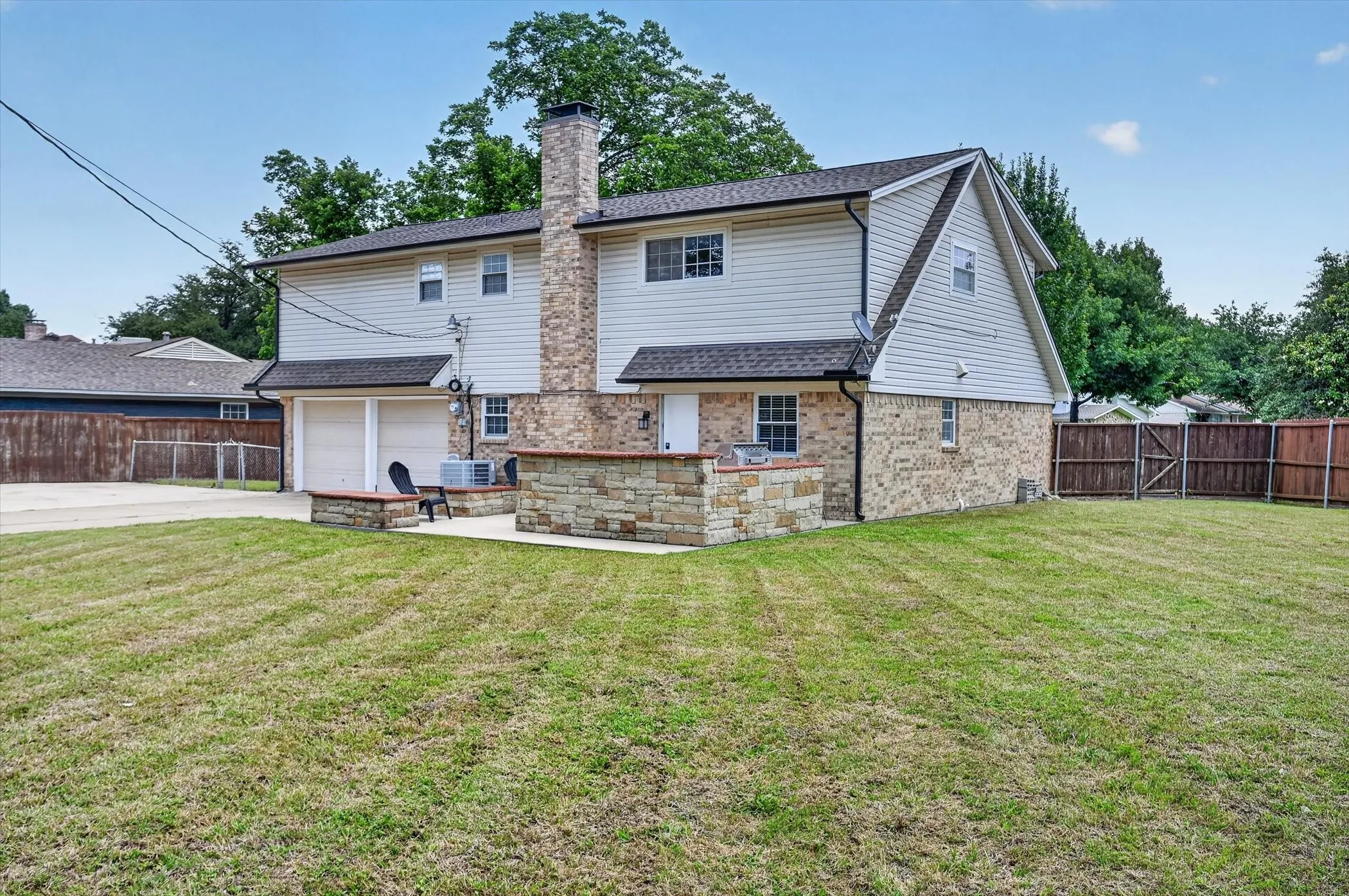 Single Family Residence For Sale in Dallas County , 3625 Parader Court, Dallas, Texas 75228, 4 Bedroom, 3 Bathroom, 2 Garage spaces, 2,189 Sqft, built in 1965, Price $379,990, mls#21280606, Real Estate Agent in Dallas, Homes For Sale in Dallas county, Homes For Sale in Dallas, Realtor in Dallas Texas, Real Estate Brokerage Independent Realty Texas, Luminita Cordes Realtor
