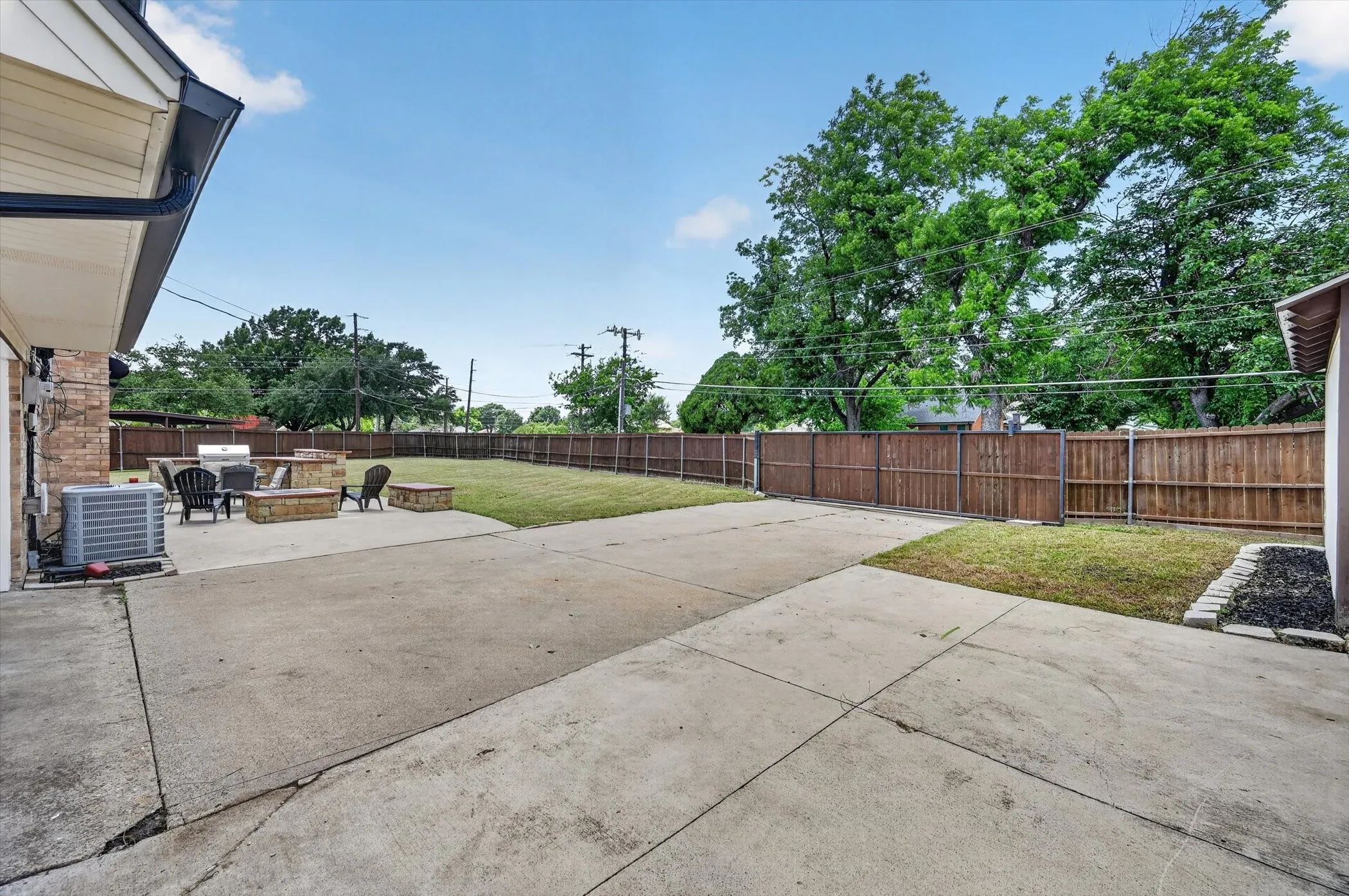 Single Family Residence For Sale in Dallas County , 3625 Parader Court, Dallas, Texas 75228, 4 Bedroom, 3 Bathroom, 2 Garage spaces, 2,189 Sqft, built in 1965, Price $379,990, mls#21280606, Real Estate Agent in Dallas, Homes For Sale in Dallas county, Homes For Sale in Dallas, Realtor in Dallas Texas, Real Estate Brokerage Independent Realty Texas, Luminita Cordes Realtor