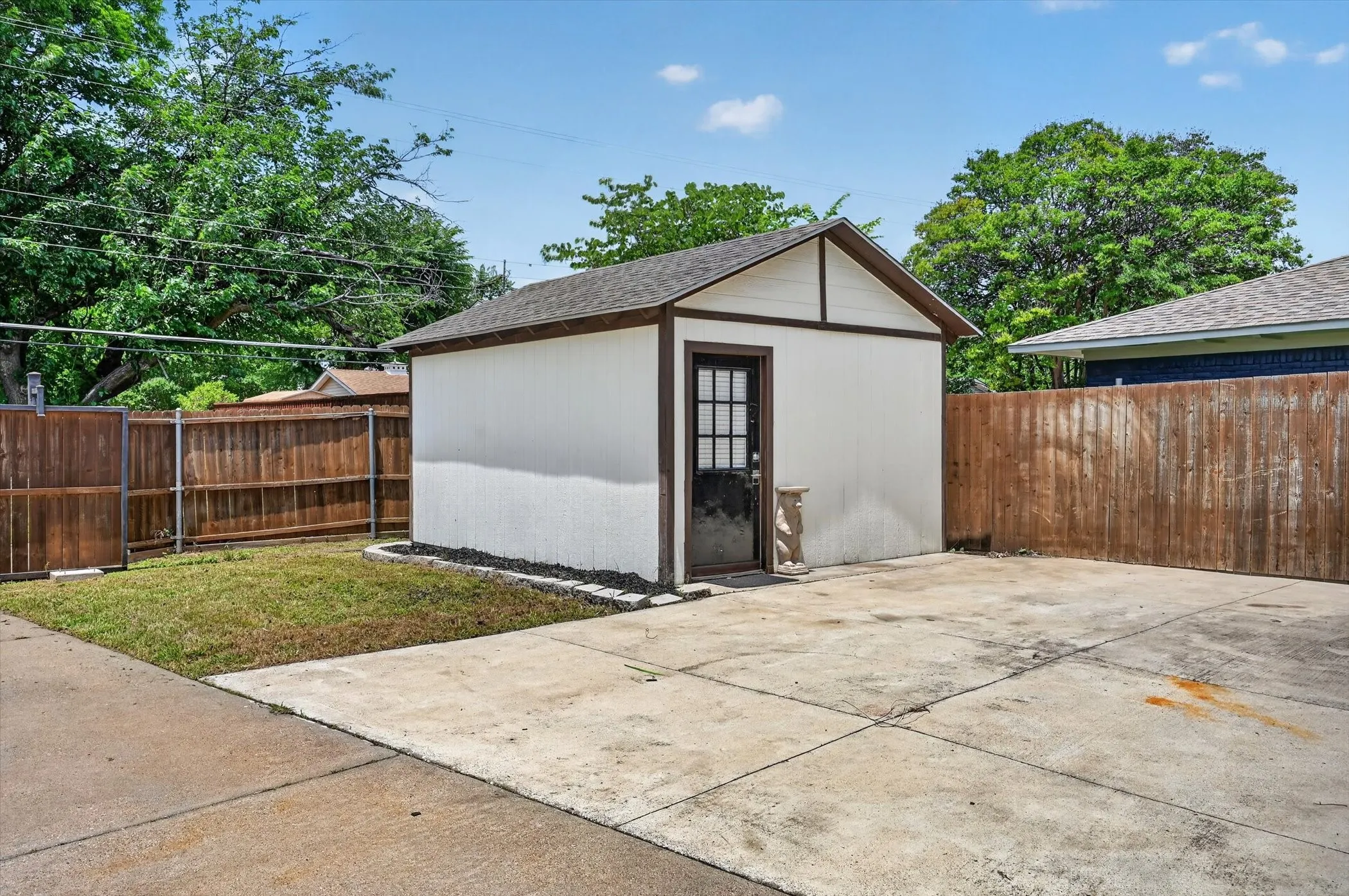 Single Family Residence For Sale in Dallas County , 3625 Parader Court, Dallas, Texas 75228, 4 Bedroom, 3 Bathroom, 2 Garage spaces, 2,189 Sqft, built in 1965, Price $379,990, mls#21280606, Real Estate Agent in Dallas, Homes For Sale in Dallas county, Homes For Sale in Dallas, Realtor in Dallas Texas, Real Estate Brokerage Independent Realty Texas, Luminita Cordes Realtor