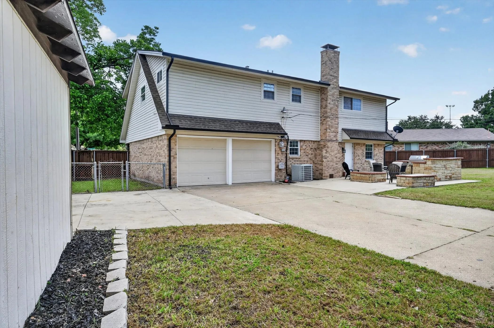 Single Family Residence For Sale in Dallas County , 3625 Parader Court, Dallas, Texas 75228, 4 Bedroom, 3 Bathroom, 2 Garage spaces, 2,189 Sqft, built in 1965, Price $379,990, mls#21280606, Real Estate Agent in Dallas, Homes For Sale in Dallas county, Homes For Sale in Dallas, Realtor in Dallas Texas, Real Estate Brokerage Independent Realty Texas, Luminita Cordes Realtor