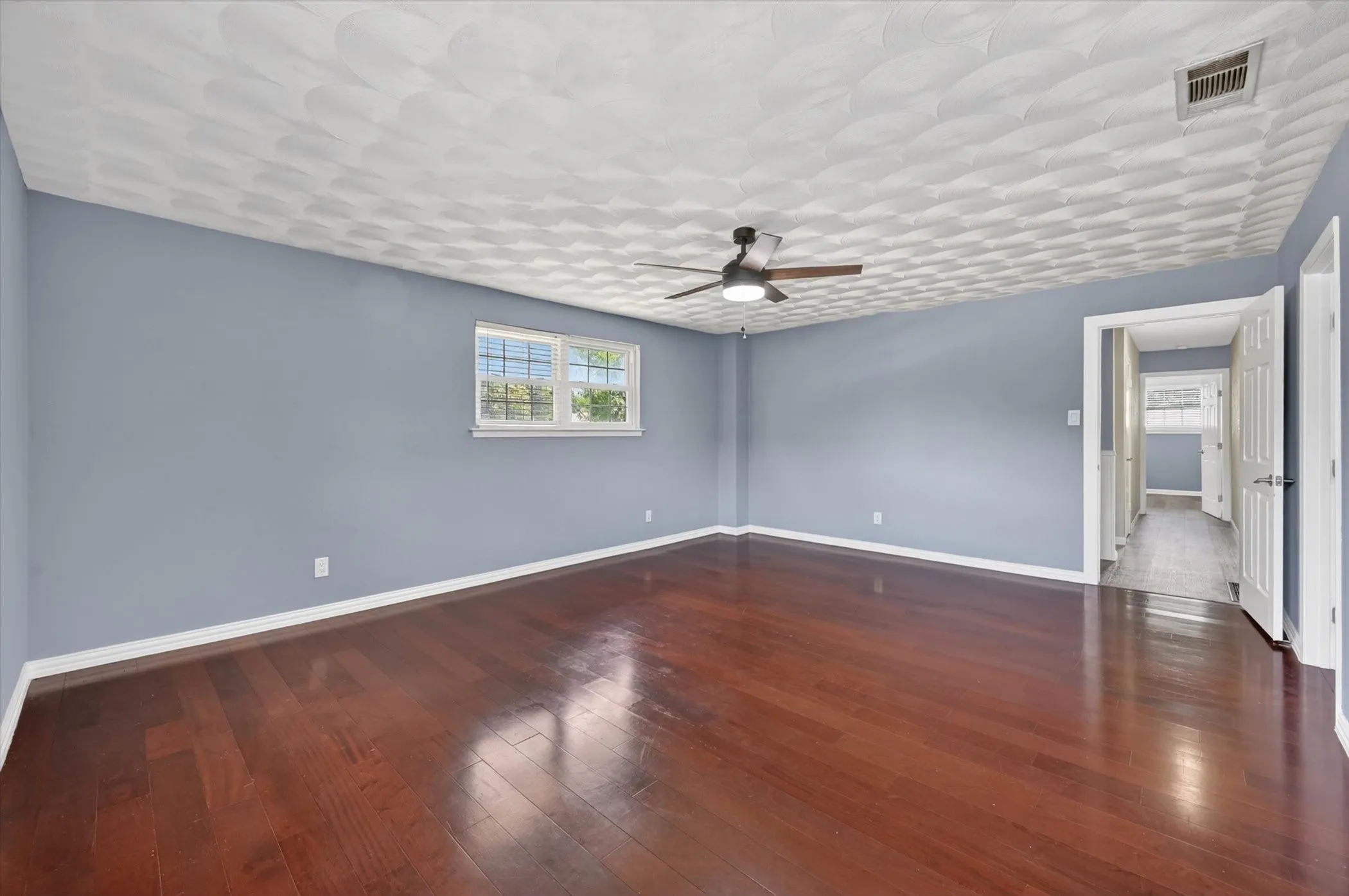 Single Family Residence For Sale in Dallas County , 3625 Parader Court, Dallas, Texas 75228, 4 Bedroom, 3 Bathroom, 2 Garage spaces, 2,189 Sqft, built in 1965, Price $379,990, mls#21280606, Real Estate Agent in Dallas, Homes For Sale in Dallas county, Homes For Sale in Dallas, Realtor in Dallas Texas, Real Estate Brokerage Independent Realty Texas, Luminita Cordes Realtor