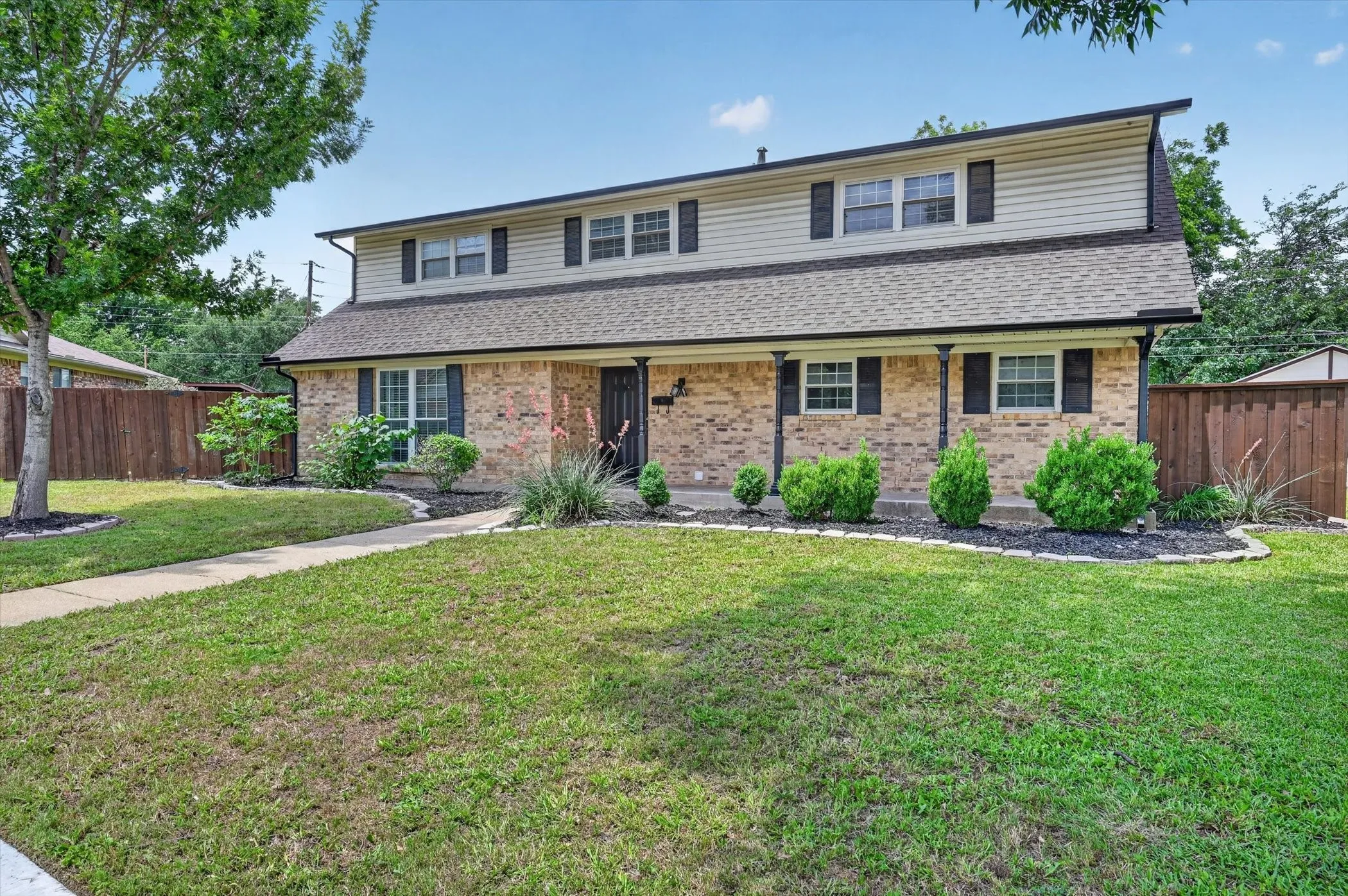 Single Family Residence For Sale in Dallas County , 3625 Parader Court, Dallas, Texas 75228, 4 Bedroom, 3 Bathroom, 2 Garage spaces, 2,189 Sqft, built in 1965, Price $379,990, mls#21280606, Real Estate Agent in Dallas, Homes For Sale in Dallas county, Homes For Sale in Dallas, Realtor in Dallas Texas, Real Estate Brokerage Independent Realty Texas, Luminita Cordes Realtor