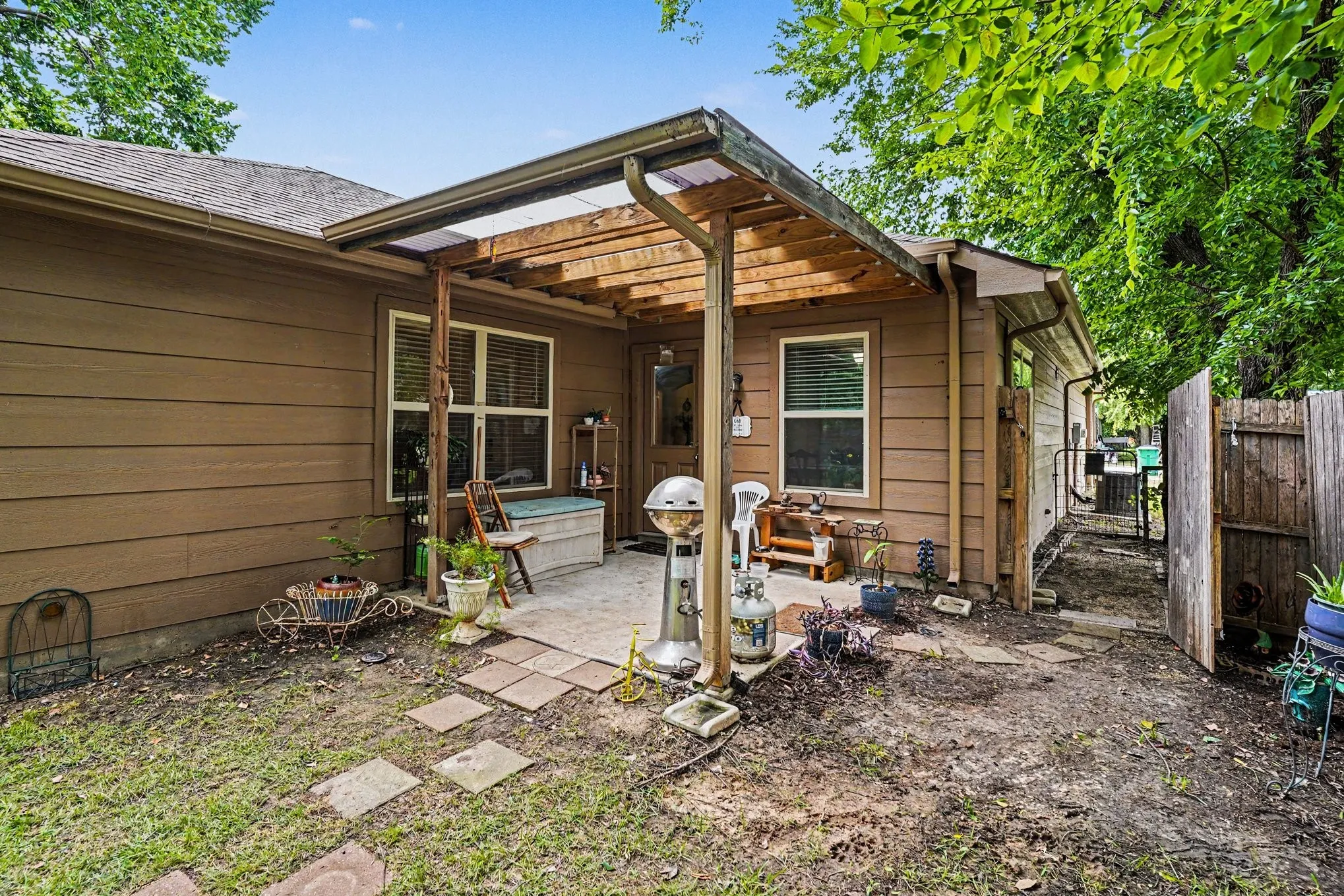 Single Family Residence For Sale in Cooke County , 1327 Lanius Street, Gainesville, Texas 76240, 4 Bedroom, 2 Bathroom, 2 Garage spaces, 1,571 Sqft, built in 2020, mls#21284905, Real Estate Agent in Gainesville, Homes For Sale in Cooke county, Homes For Sale in Gainesville, Realtor in Gainesville Texas, Real Estate Brokerage Independent Realty Texas, Luminita Cordes Realtor