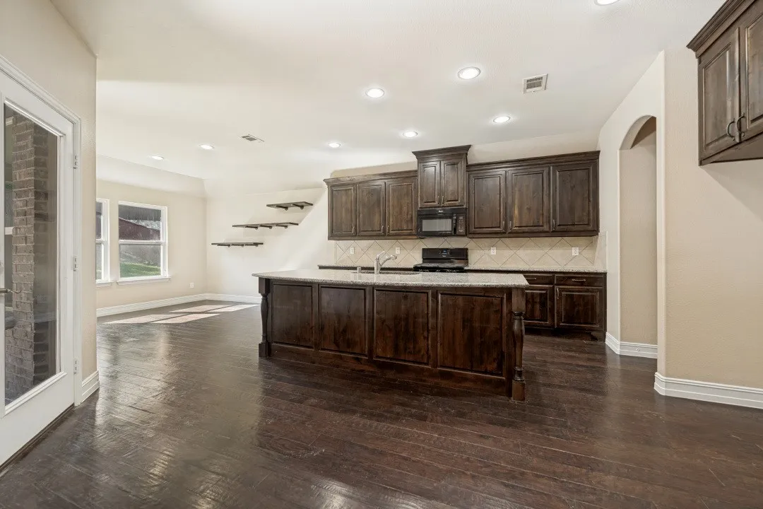 Single Family Residence For Sale in Collin County , 504 Peterhouse Drive, Mc Kinney, Texas 75071, 3 Bedroom, 2 Bathroom, 3 Garage spaces, 2,821 Sqft, built in 2012, mls#21284845, Real Estate Agent in Mc Kinney, Homes For Sale in Collin county, Homes For Sale in Mc Kinney, Realtor in Mc Kinney Texas, Real Estate Brokerage Independent Realty Texas, Luminita Cordes Realtor