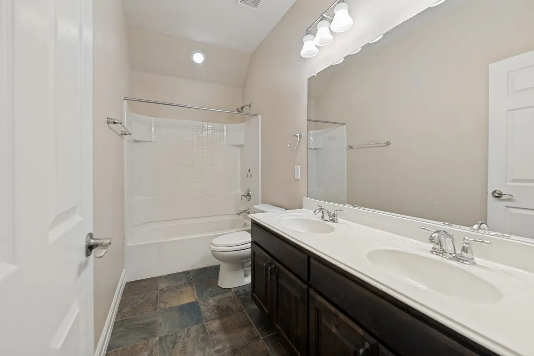 Single Family Residence For Sale in Collin County , 504 Peterhouse Drive, Mc Kinney, Texas 75071, 3 Bedroom, 2 Bathroom, 3 Garage spaces, 2,821 Sqft, built in 2012, mls#21284845, Real Estate Agent in Mc Kinney, Homes For Sale in Collin county, Homes For Sale in Mc Kinney, Realtor in Mc Kinney Texas, Real Estate Brokerage Independent Realty Texas, Luminita Cordes Realtor