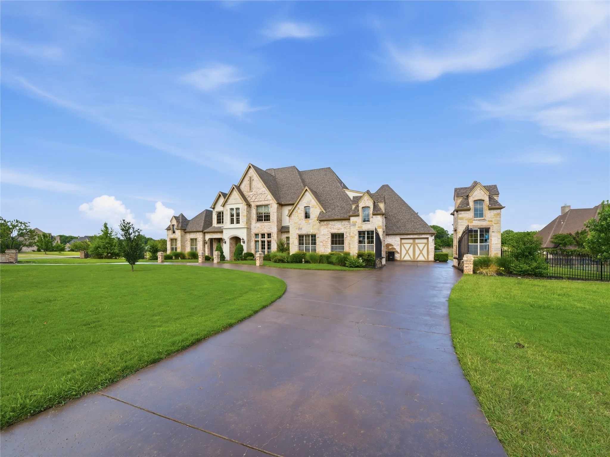 Single Family Residence For Sale in Parker County , 132 The Lakes Drive, Aledo, Texas 76008, 4 Bedroom, 5 Bathroom, 3 Garage spaces, 4,753 Sqft, built in 2008, Price $1,299,900, mls#21277890, Real Estate Agent in Aledo, Homes For Sale in Parker county, Homes For Sale in Aledo, Realtor in Aledo Texas, Real Estate Brokerage Independent Realty Texas, Luminita Cordes Realtor