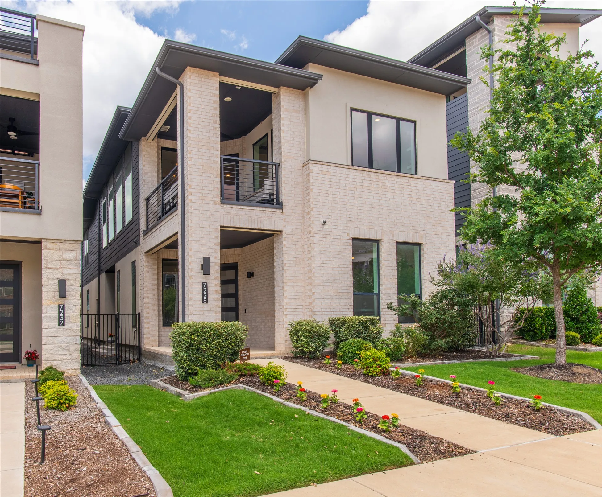 Single Family Residence For Sale in Collin County , 7228 Collin Mckinney Parkway, Mc Kinney, Texas 75070, 3 Bedroom, 4 Bathroom, 3 Garage spaces, 2,452 Sqft, built in 2023, mls#21282148, Real Estate Agent in Mc Kinney, Homes For Sale in Collin county, Homes For Sale in Mc Kinney, Realtor in Mc Kinney Texas, Real Estate Brokerage Independent Realty Texas, Luminita Cordes Realtor