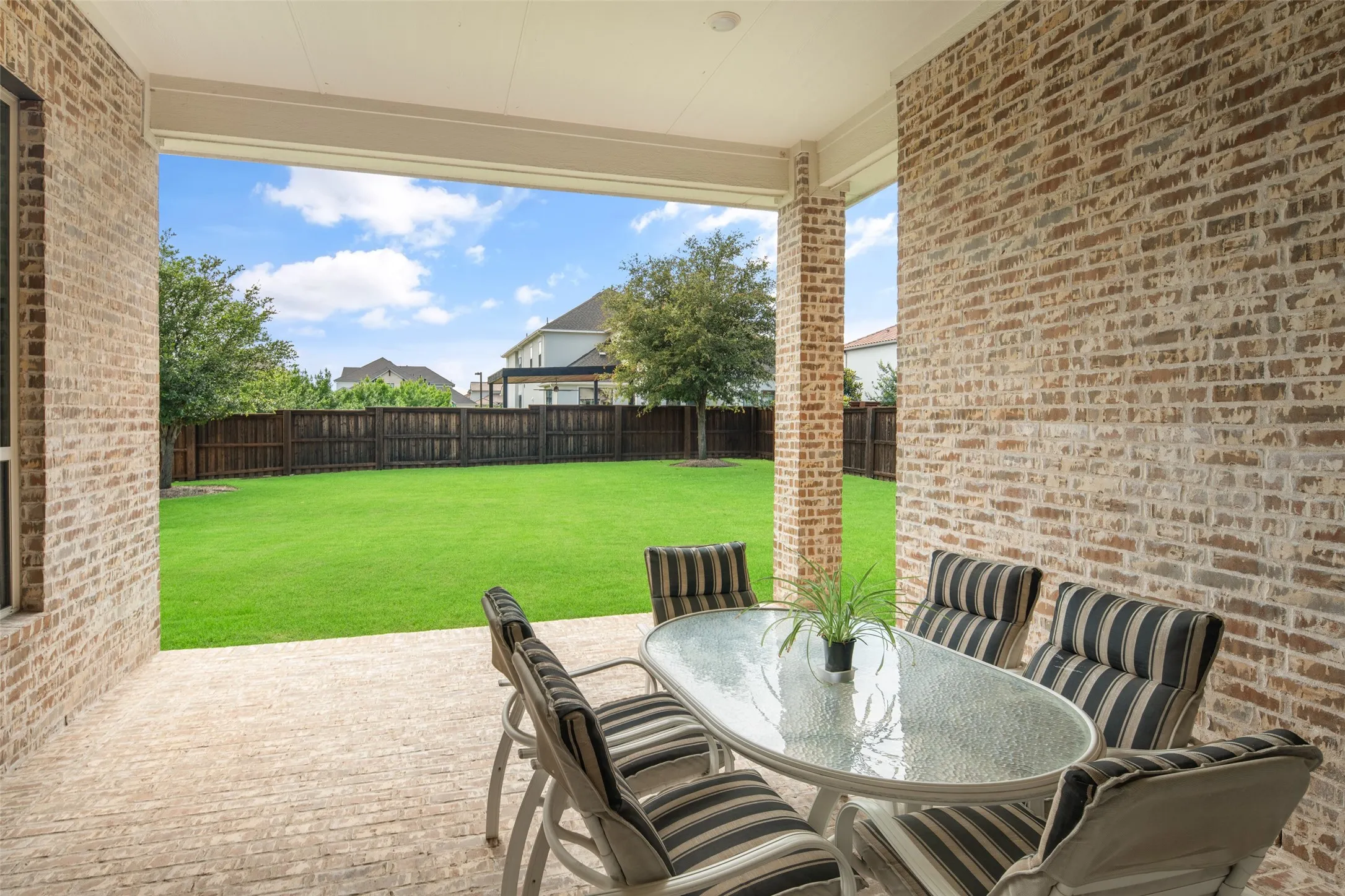 Single Family Residence For Sale in Collin County , 810 Rudder Court, Allen, Texas 75013, 3 Bedroom, 3 Bathroom, 3 Garage spaces, 3,138 Sqft, built in 2018, mls#21282721, Real Estate Agent in Allen, Homes For Sale in Collin county, Homes For Sale in Allen, Realtor in Allen Texas, Real Estate Brokerage Independent Realty Texas, Luminita Cordes Realtor