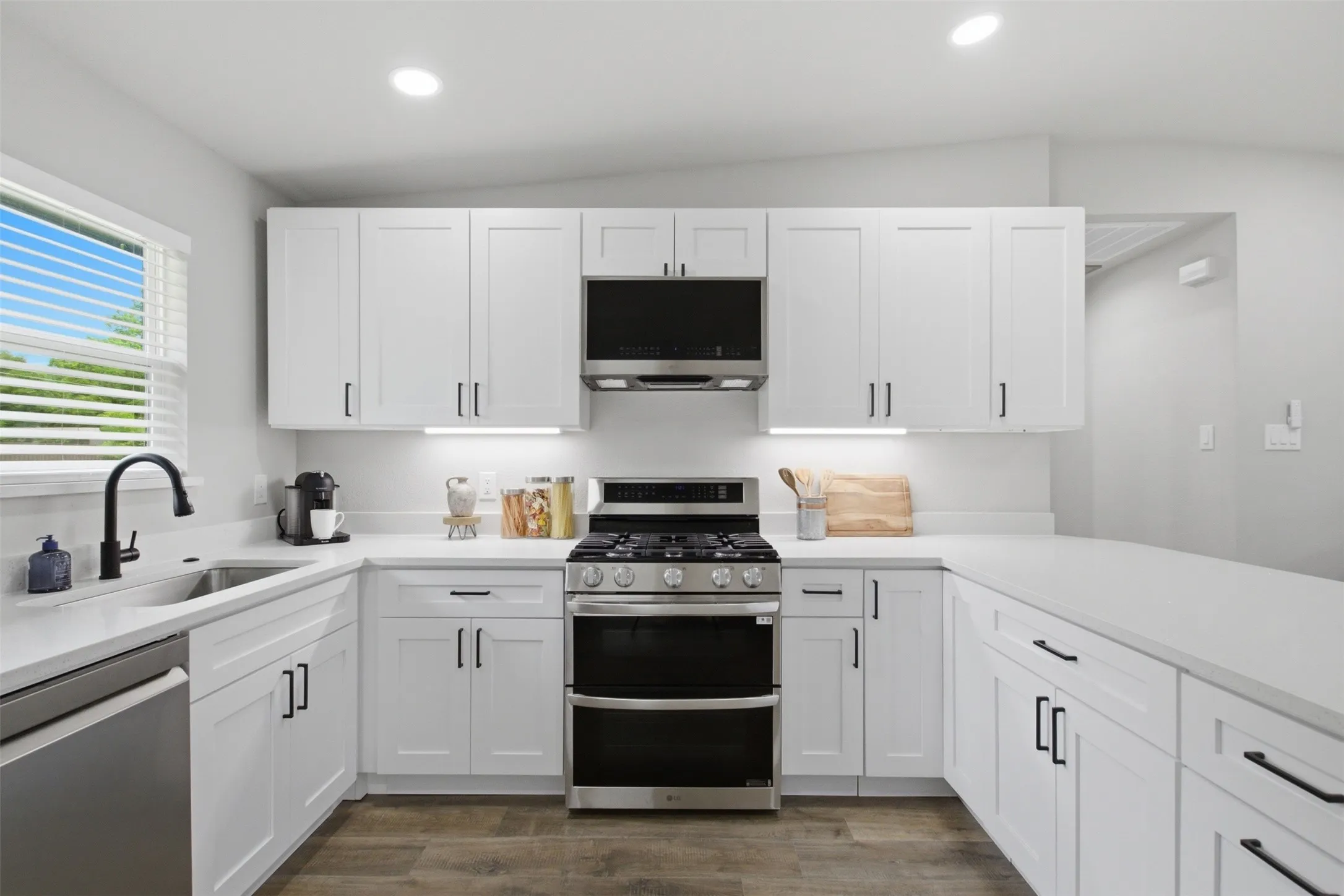 Single Family Residence For Sale in Dallas County , 513 Hardy Drive, Garland, Texas 75041, 3 Bedroom, 2 Bathroom, 1 Garage spaces, 1,024 Sqft, built in 1959, mls#21284954, Real Estate Agent in Garland, Homes For Sale in Dallas county, Homes For Sale in Garland, Realtor in Garland Texas, Real Estate Brokerage Independent Realty Texas, Luminita Cordes Realtor