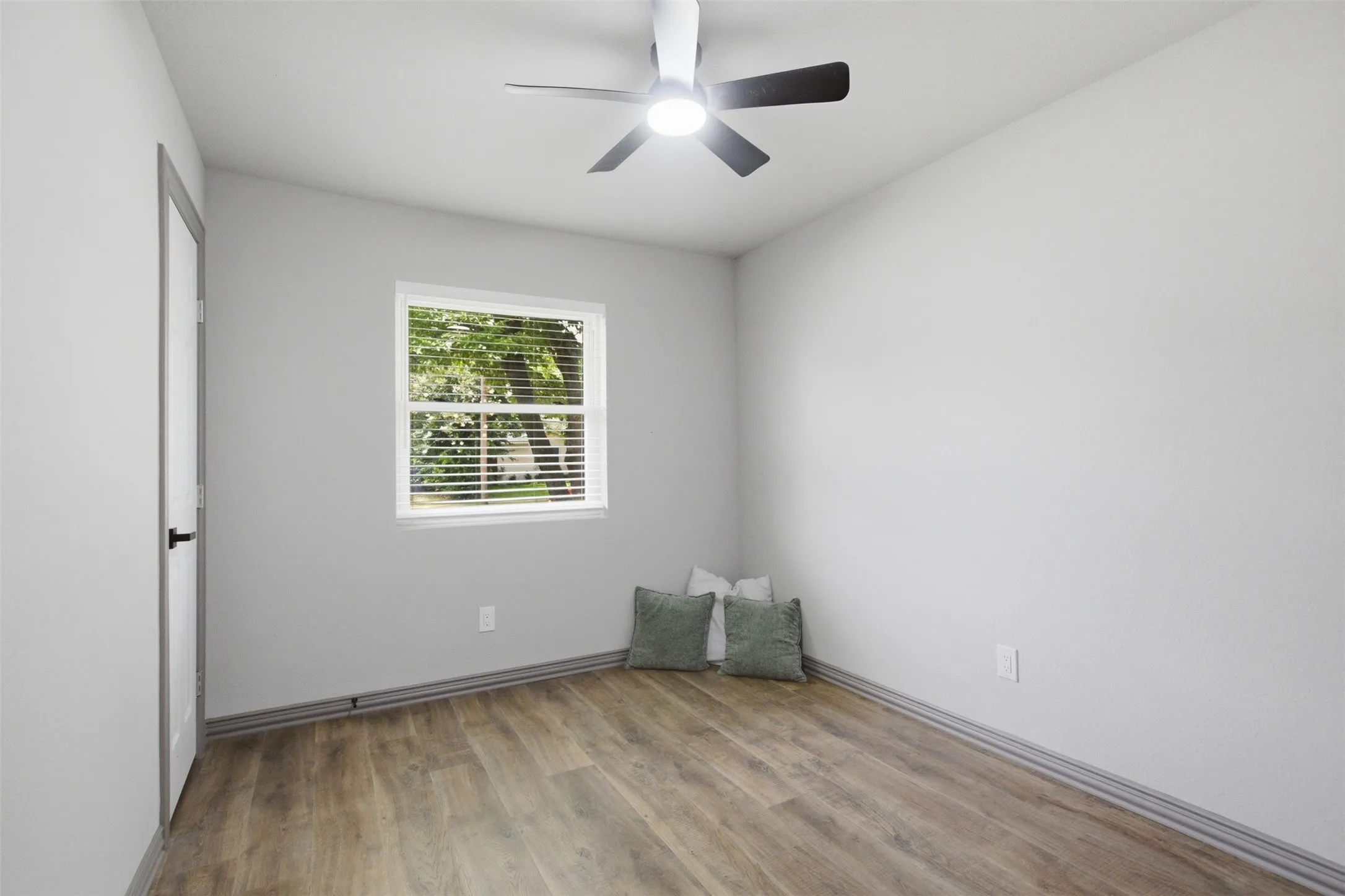 Single Family Residence For Sale in Dallas County , 513 Hardy Drive, Garland, Texas 75041, 3 Bedroom, 2 Bathroom, 1 Garage spaces, 1,024 Sqft, built in 1959, mls#21284954, Real Estate Agent in Garland, Homes For Sale in Dallas county, Homes For Sale in Garland, Realtor in Garland Texas, Real Estate Brokerage Independent Realty Texas, Luminita Cordes Realtor