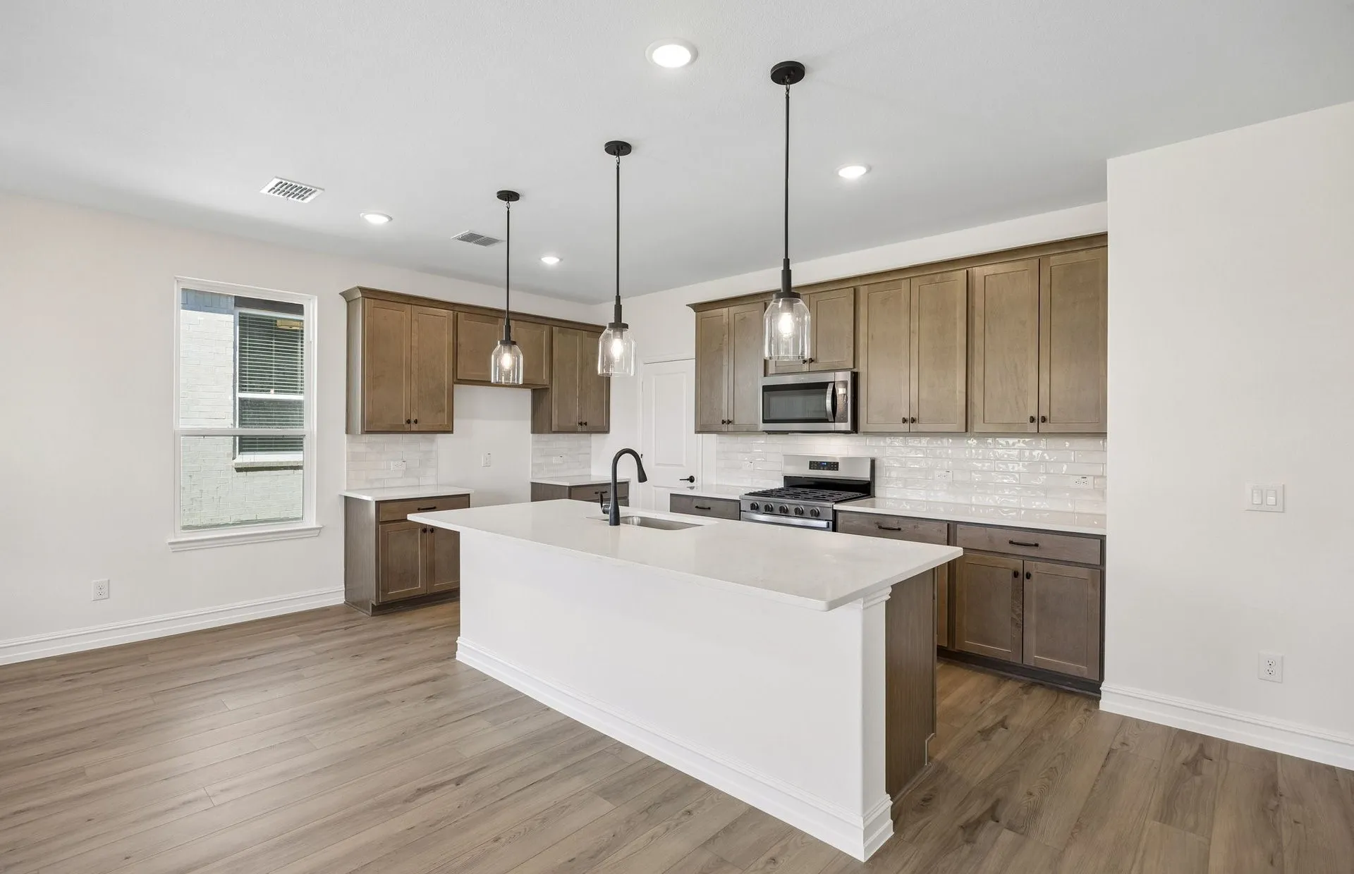 Eat-in bartop kitchen island