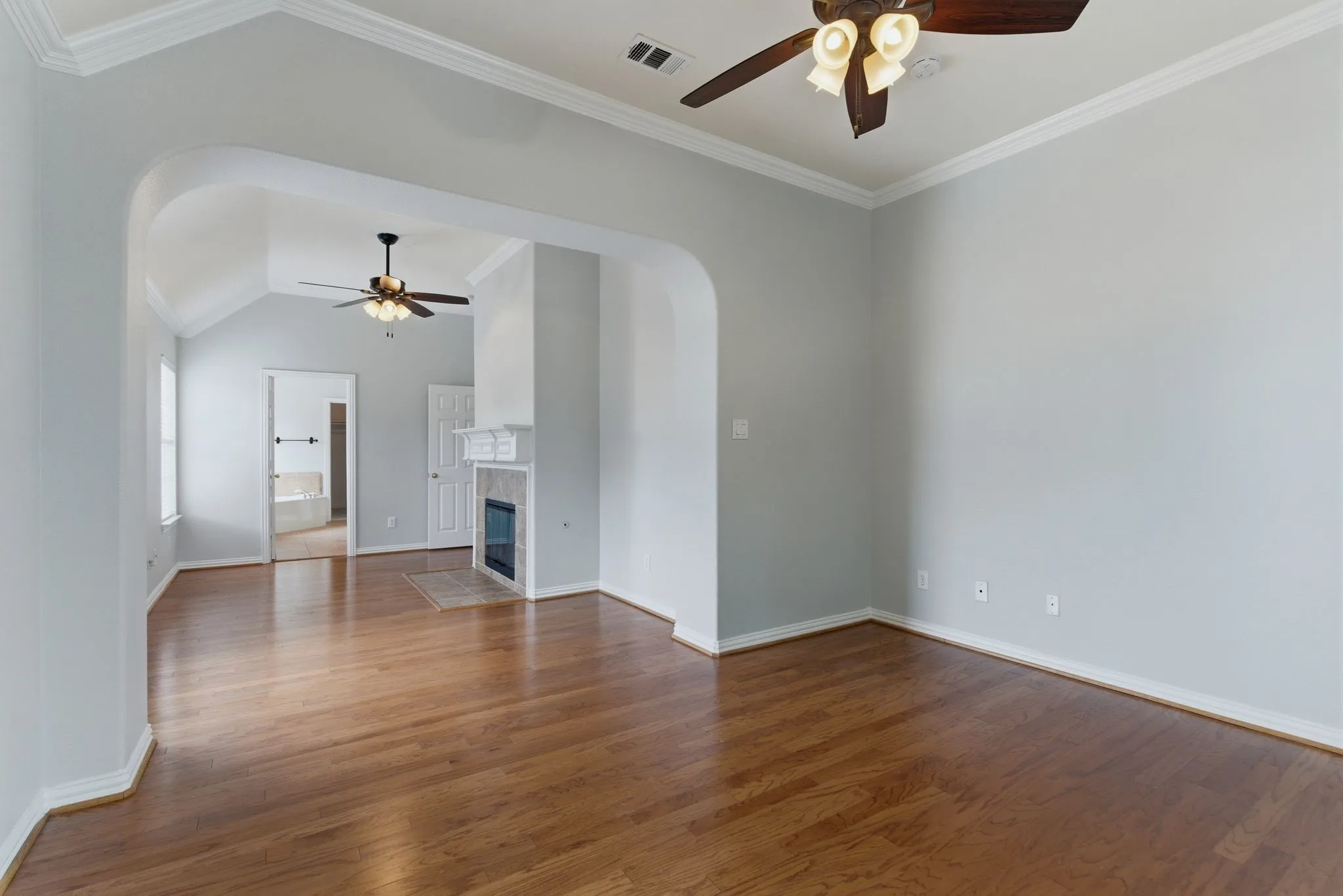Single Family Residence For Sale in Denton County , 1117 Apache Lake Drive, Carrollton, Texas 75010, 5 Bedroom, 5 Bathroom, 3 Garage spaces, 4,347 Sqft, built in 2002, mls#21284922, Real Estate Agent in Carrollton, Homes For Sale in Denton county, Homes For Sale in Carrollton, Realtor in Carrollton Texas, Real Estate Brokerage Independent Realty Texas, Luminita Cordes Realtor