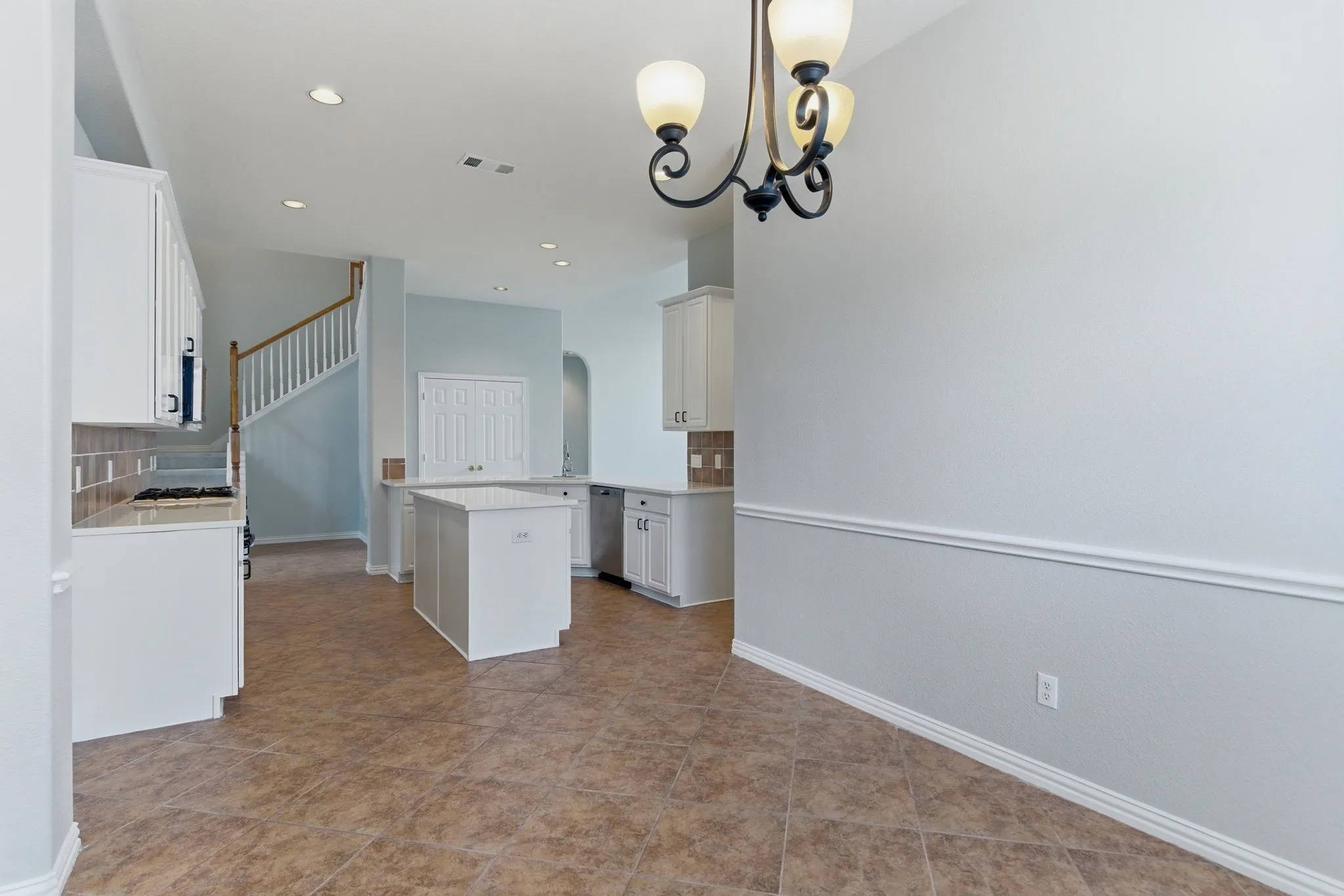 Single Family Residence For Sale in Denton County , 1117 Apache Lake Drive, Carrollton, Texas 75010, 5 Bedroom, 5 Bathroom, 3 Garage spaces, 4,347 Sqft, built in 2002, mls#21284922, Real Estate Agent in Carrollton, Homes For Sale in Denton county, Homes For Sale in Carrollton, Realtor in Carrollton Texas, Real Estate Brokerage Independent Realty Texas, Luminita Cordes Realtor