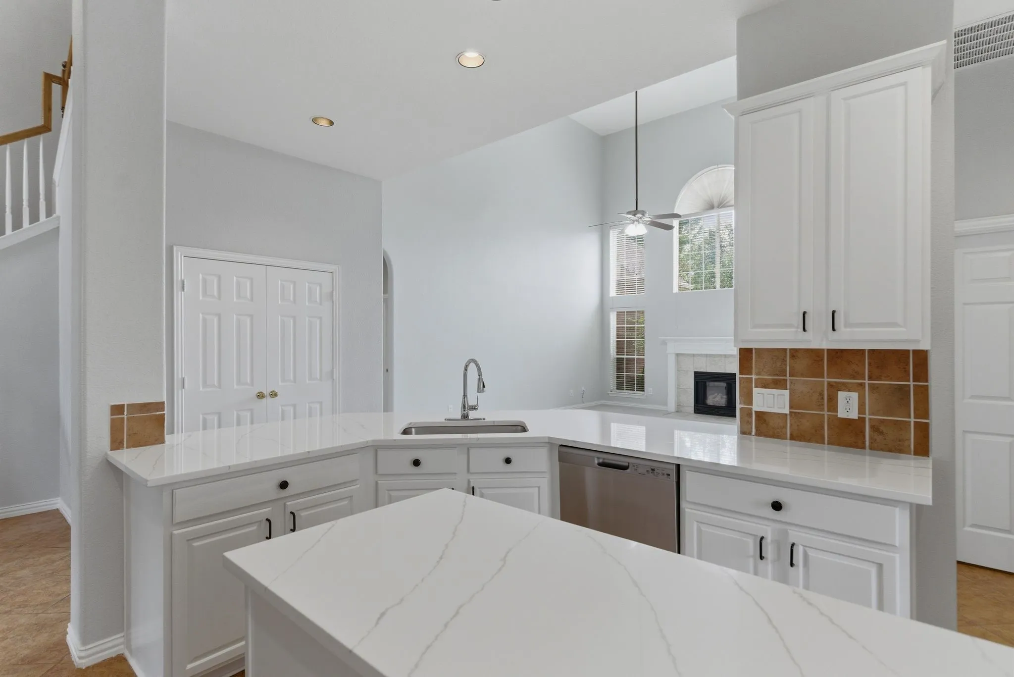 Single Family Residence For Sale in Denton County , 1117 Apache Lake Drive, Carrollton, Texas 75010, 5 Bedroom, 5 Bathroom, 3 Garage spaces, 4,347 Sqft, built in 2002, mls#21284922, Real Estate Agent in Carrollton, Homes For Sale in Denton county, Homes For Sale in Carrollton, Realtor in Carrollton Texas, Real Estate Brokerage Independent Realty Texas, Luminita Cordes Realtor