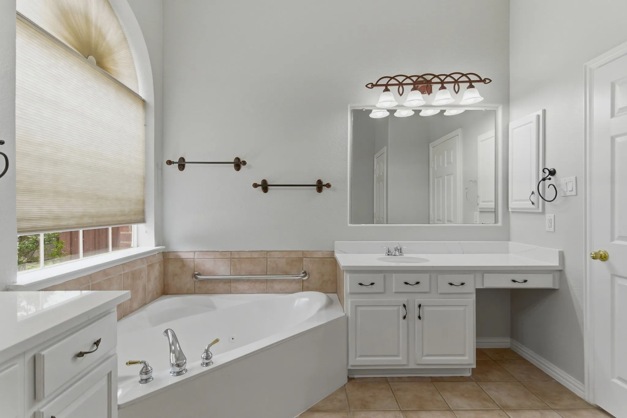 Single Family Residence For Sale in Denton County , 1117 Apache Lake Drive, Carrollton, Texas 75010, 5 Bedroom, 5 Bathroom, 3 Garage spaces, 4,347 Sqft, built in 2002, mls#21284922, Real Estate Agent in Carrollton, Homes For Sale in Denton county, Homes For Sale in Carrollton, Realtor in Carrollton Texas, Real Estate Brokerage Independent Realty Texas, Luminita Cordes Realtor