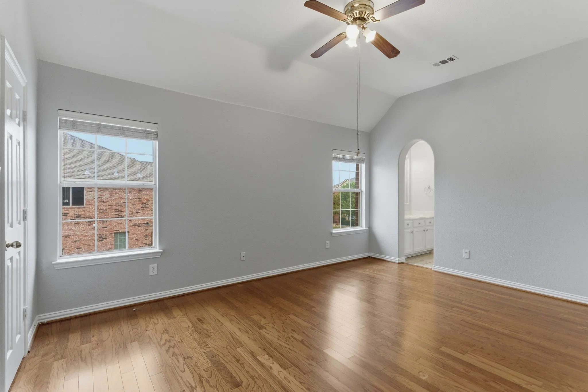 Single Family Residence For Sale in Denton County , 1117 Apache Lake Drive, Carrollton, Texas 75010, 5 Bedroom, 5 Bathroom, 3 Garage spaces, 4,347 Sqft, built in 2002, mls#21284922, Real Estate Agent in Carrollton, Homes For Sale in Denton county, Homes For Sale in Carrollton, Realtor in Carrollton Texas, Real Estate Brokerage Independent Realty Texas, Luminita Cordes Realtor