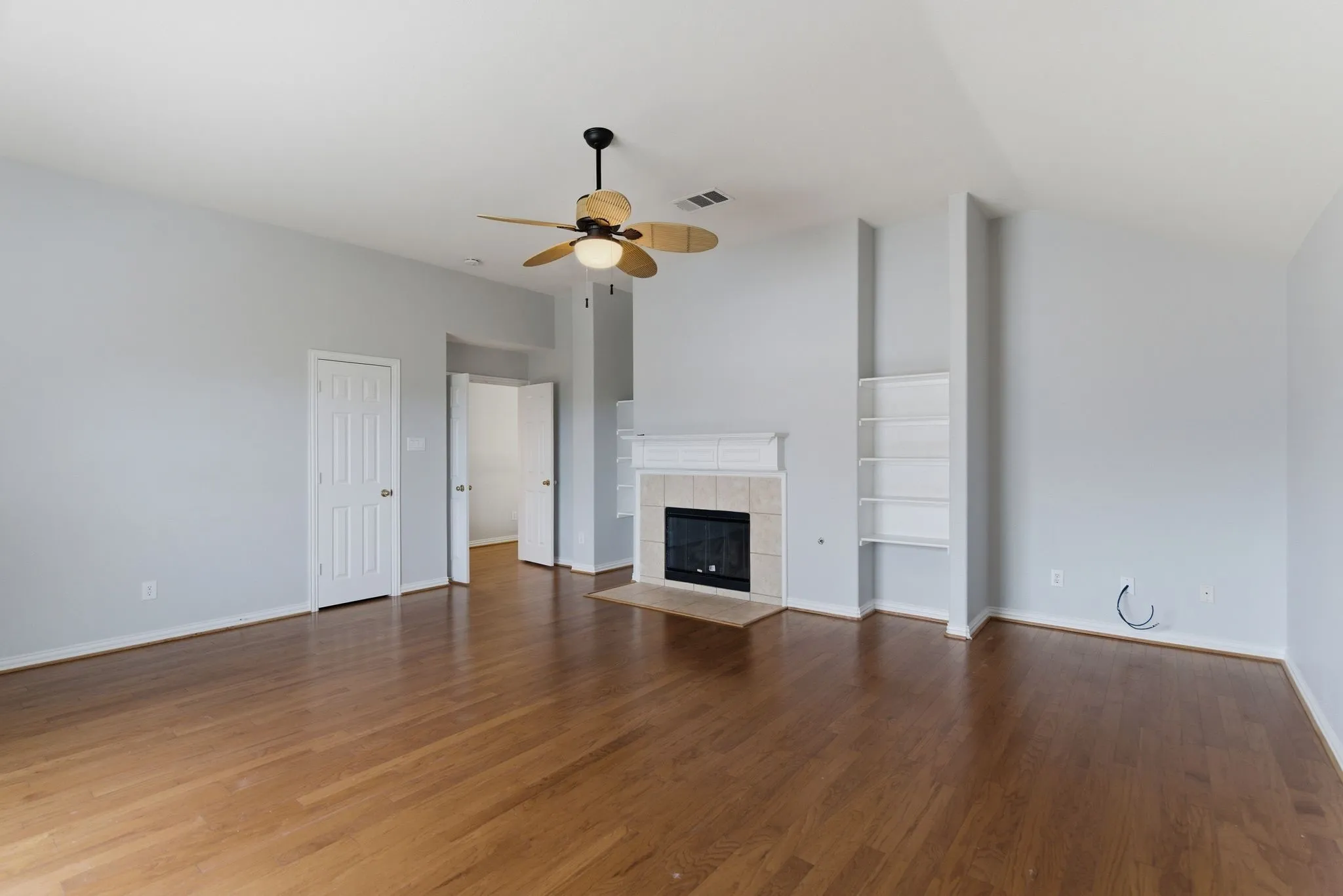 Single Family Residence For Sale in Denton County , 1117 Apache Lake Drive, Carrollton, Texas 75010, 5 Bedroom, 5 Bathroom, 3 Garage spaces, 4,347 Sqft, built in 2002, mls#21284922, Real Estate Agent in Carrollton, Homes For Sale in Denton county, Homes For Sale in Carrollton, Realtor in Carrollton Texas, Real Estate Brokerage Independent Realty Texas, Luminita Cordes Realtor